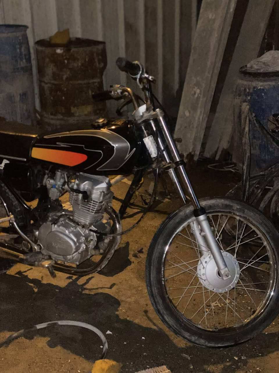 سلام عليكم شباب ايراني رقم بصرة للبيع موديل 18 تعمير 25 تحويل ثاني يوم سنويه ل 28 مكينه جديدة 23 بعدهي ع سحك السعر 1450 مكاني بصرة معقل دور الهندية مو شراي لاتعب روحك رقمي ***********
