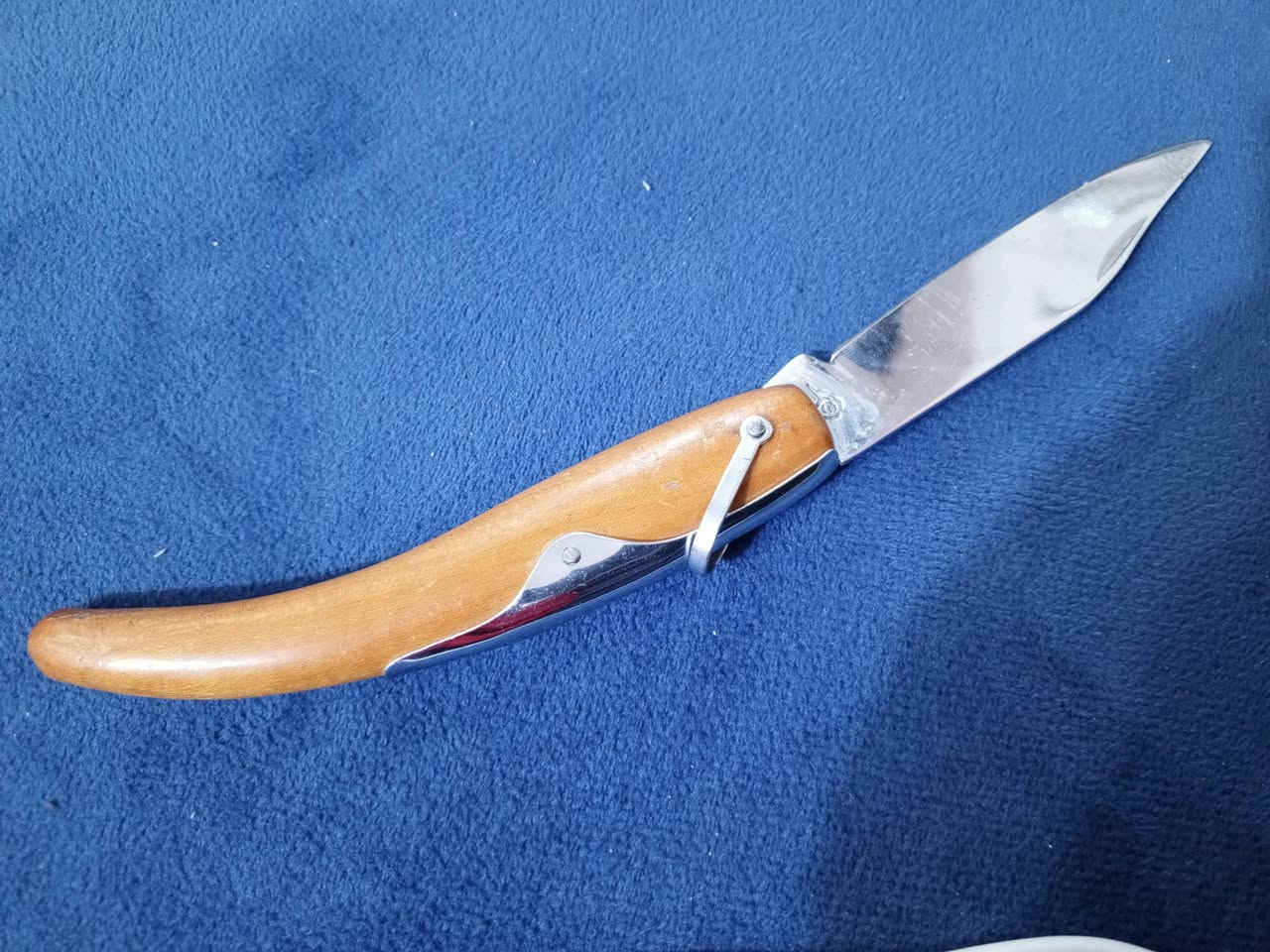 السلام عليكم ورحمه الله وبركاته انتيكات كولهن جدد هذا رقمي للتواصل يوجد توصيل ***********
