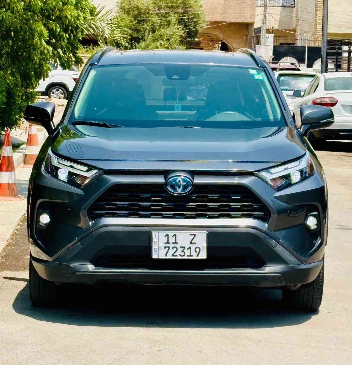 السلام عليكم 
تيوتا راف فور برميوم هايبرد 
موديل 2024 
ماشيه 23 الف 
رقم بغداد بأسمي 
ضرر السياره موضح بالصور ربع دعاميه اماميه و شويه بارد بالبدايه مال بنيد فقط ايرباك استيرن فقط 

مواصفات السياره فول مال برميوم بصمه و فتحه و كراسي جلد و تدفئه و كرسي كهرباء و جنطه كهرباء و باقي المواصفات المعروفه 
السعر 260 ورقه و بيها مجال بسيط 
مكان السيارة بغداد حي الخضراء 
رقمي ***********
