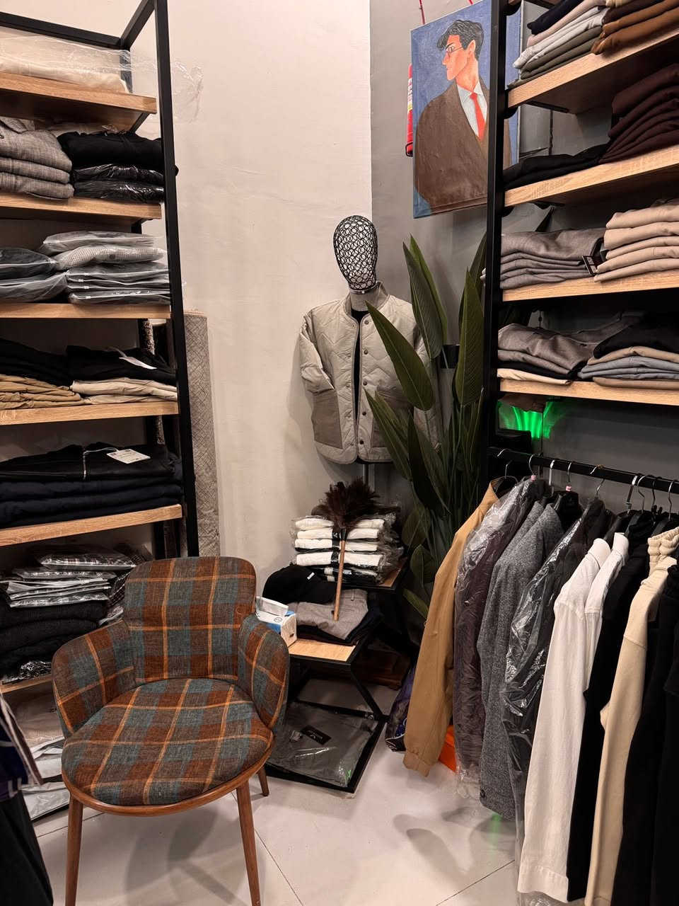 السلام عليكم شباب
ديكور للبيع كامل حديد تركي + رفوف 
النظافة 100‎%‎
+ مليكانات عدد 4 نظافة 90‎%‎ 
+ ميز وكراسي 
+ تعلاكة اكثر من 200 قطعة 
+ تعلاكة بنطرون 
+ ستاند ملابس طول متر ونص

للاستفسار الاتصال بالرقم التالي فقط 
*********** 
او المراسلة واتساب :
