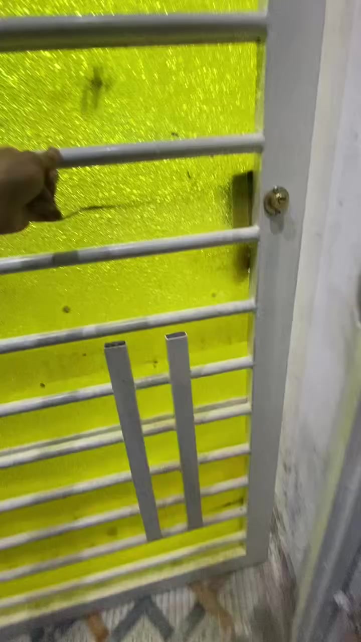 عقار للبيع مساحه ٢٠٠ زين القوس بداية شارع الملا قرب المنتزه بناء حديث
الطابق الاول بيت منفصل. ومحل 
الطابق الثاني  ايضا بيت منفصل 
ستقبال مطبخ غرفتين نوم ٢  صاله صحيات خارجيه وداخليه 
لل الاستفسار  الرقم ‭٠٧٧٥ ٣٨٤ ٨٩٤١‬
