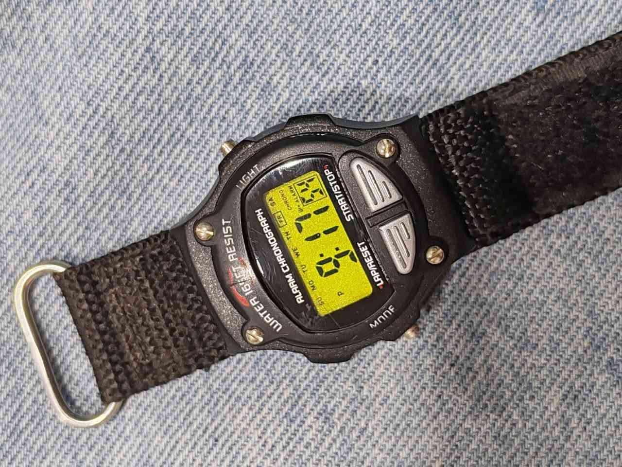 ساعة بهذا الشكل شغالة و لايت التفاصيل واضحة بالصور السعر ٤٠ الف موجود توصيل مكاني بغداد


**إذا كنت صاحب هذا الإعلان وتريد حذفه لأي سبب، رجاءا أرسل رسالة إلى الدعم الفني**