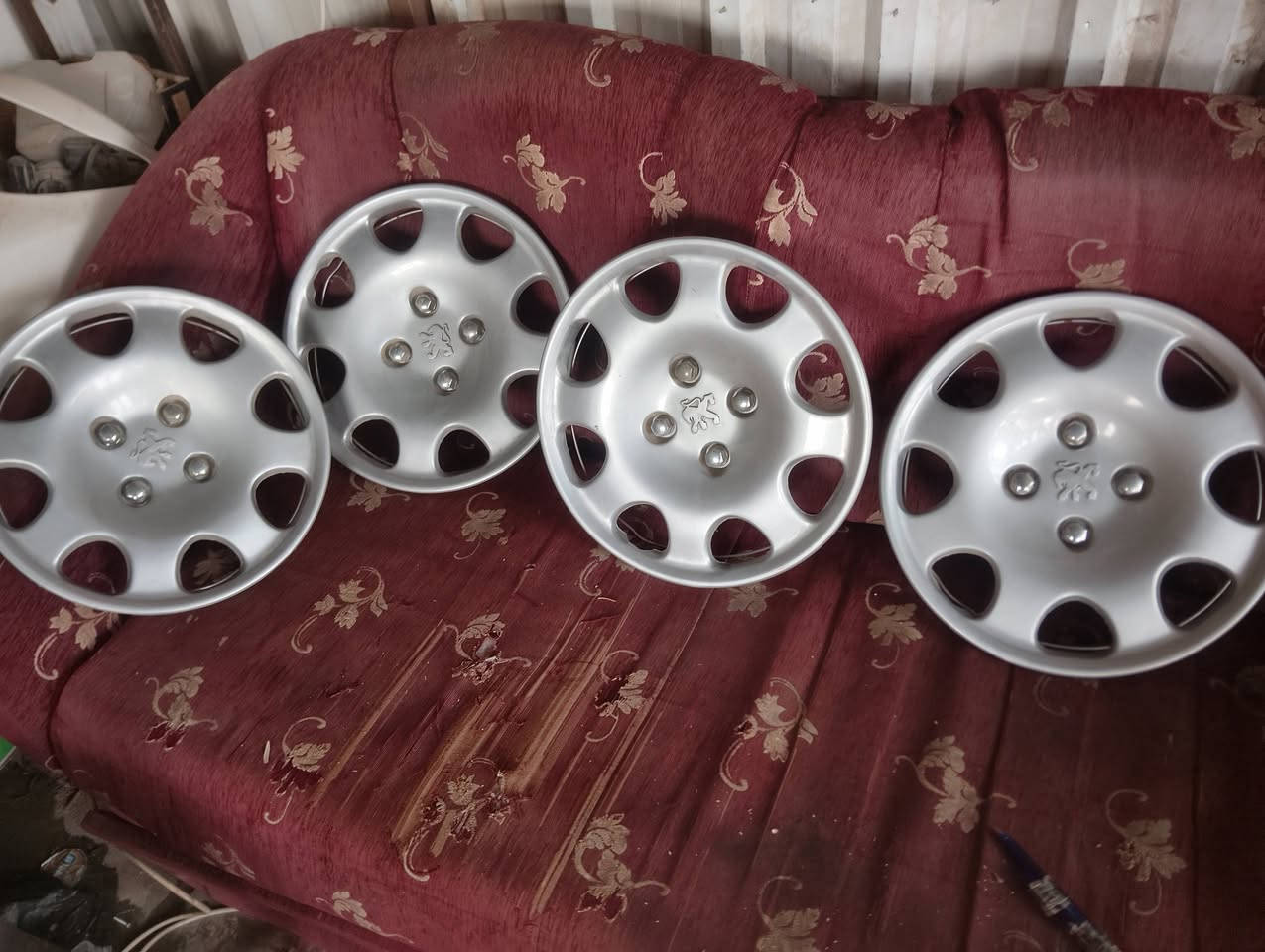 السلام عليكم
متاح كبات مال بيجوتخم جديدونضيف كلش السعر٢٠الف كوت خاجيه شارع 40 موبايل ***********
