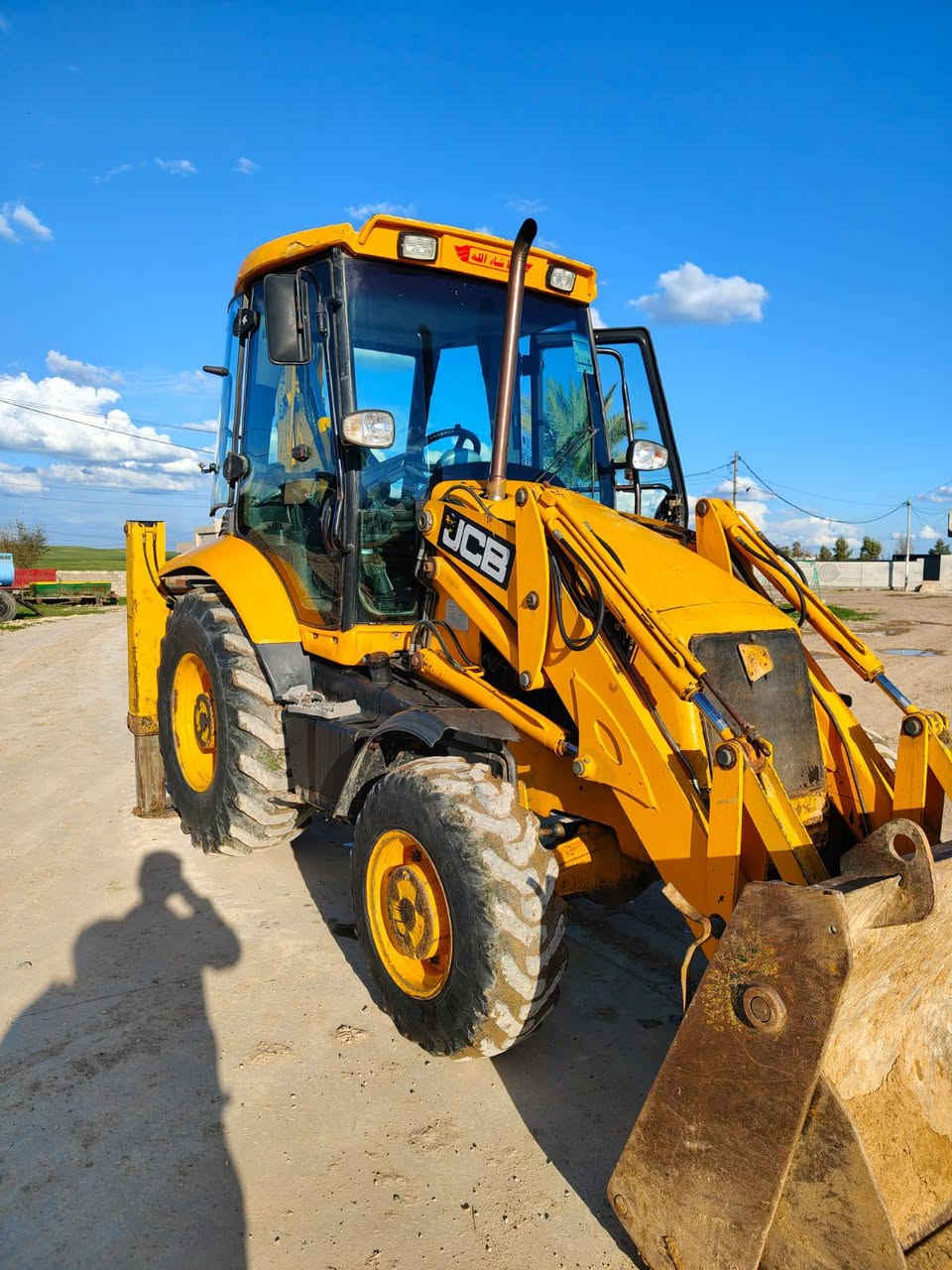 جي سي بي موديل 2003 رقم اربيل سنوية وارقام مجددة لغاية 2027 شرط التحويل 
دكمة طسة
كيلة مقص جب اسلايت
محرك وكير شرط جاهزة مابيها اي عيب 
كهربائيات كلها شغالة مابيها اي نقص بوجهك للشغل 

السعر 275 وبيها مجال
***********
***********
مكاني موصل حمدانية
