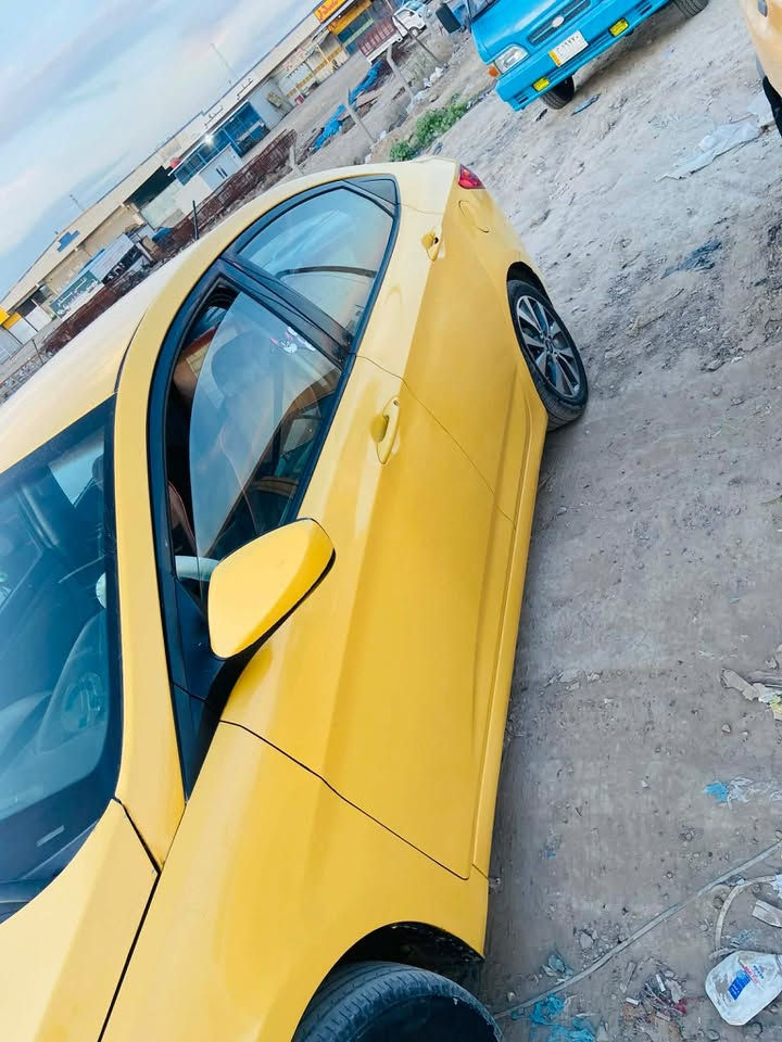 السلام عليكم اكسنت موديل 13 امريكي بيه جاملغ امريكي وبيه ضربه بلبيان الثنين مرجعه عل البارد والباقي خير من الله كير مكينه 1600 صدر خلفي امامي تعبان السعر 67 وبيه مجال 
مصفر هيئه غرامات كامله 
ورقم انكليزي باسمي السياره 
بغداد الدوره 
***********
