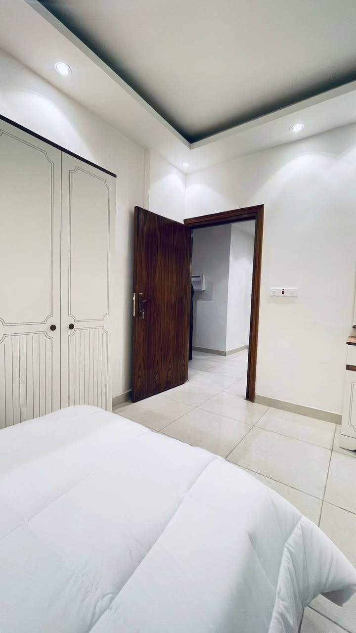 تفضل 👇 نسخة جاهزة للنسخ والنشر

⸻

🏠✨ مشتملات وشقق للإيجار – الكرادة داخل ✨🏠

📍 الموقع: الكرادة داخل قرب حسينية عبد الرسول علي
📌 شارع عريض وموقع مميز جداً ومناسب للعوائل

🔹 المشتملات المتوفرة:
▫️ طابق أرضي
▫️ طابق أول
▫️ غرفتين وصالة
▫️ حمام
▫️ صالة معزولة
▫️ مطبخ معزول
▫️ بناء حديث زيرو غير مسكون

🔹 كما يتوفر شقق زيرو غير مسكونة بأسعار مناسبة جداً

🏢 أنواع الشقق المتوفرة:
▫️ غرفة وصالة
▫️ غرفتين وصالة
▫️ ثلاث غرف وصالة

📍 مواقع الشقق:
▫️ الكرادة داخل قرب مجمع الليث
▫️ الجادرية
▫️ العرصات

📐 المساحات المتوفرة:
100 م² – 120 م² – 130 م² – 140 م² – 150 م²

💰 الأسعار مناسبة جداً وحسب الموقع والمساحة

📞 للتواصل: ***********
📍 زيارة المكتب: الكرادة داخل قرب حسينية عبد الرسول علي
🏢 مكتب المهندس للخدمات العقارية

نستقبل جميع العروض:
بيع • شراء • إيجار • تصميم • ترميم • إدارة أملاك

⸻
