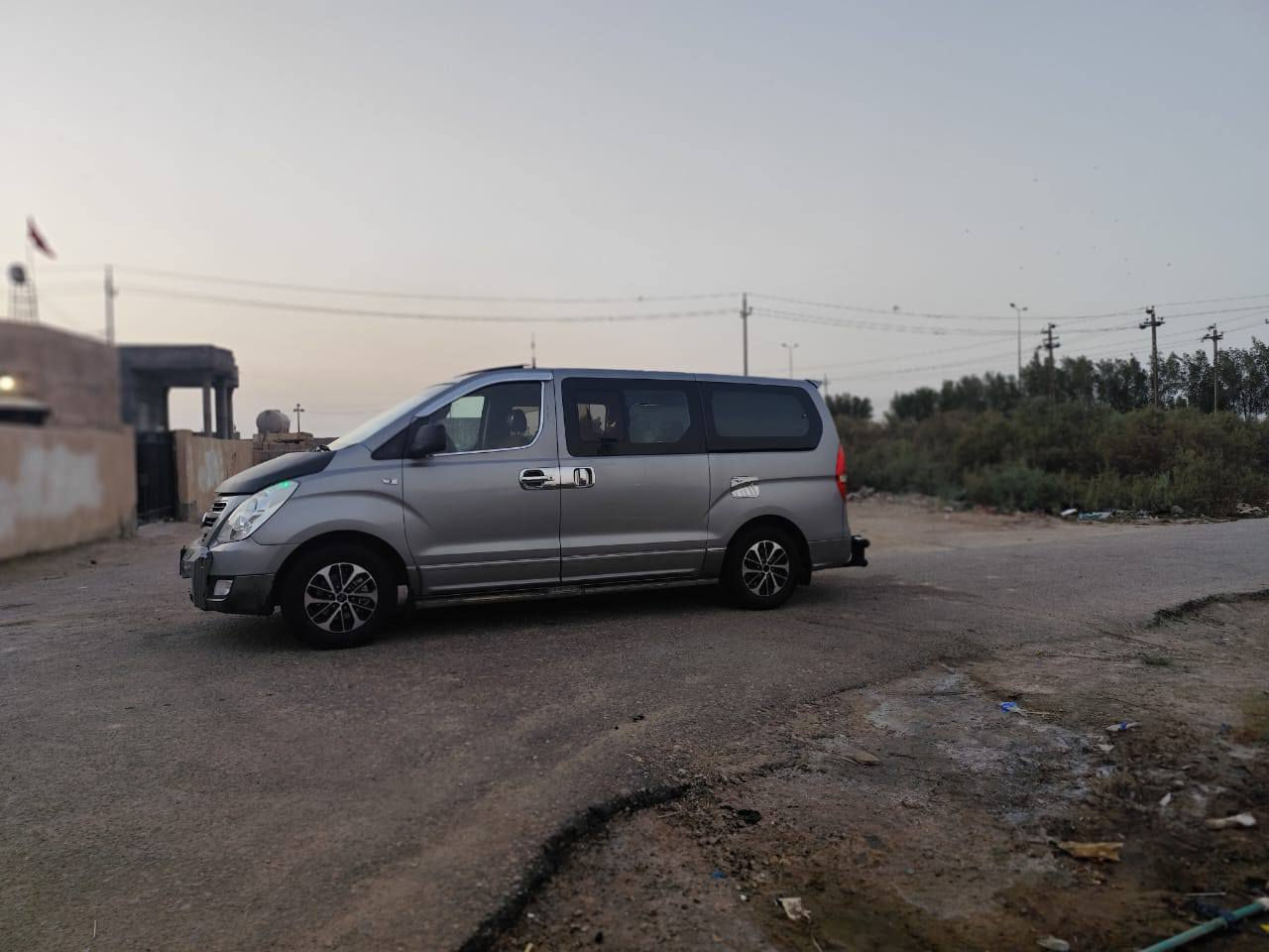 سلام عليكم استاركس 2013 مرمزه 19 رقم بصره راعيها يمي سنويه 27 مكينه مجول بلا مكفوله  ماعده جاملغ خلفي حداده تخم تاير ***********  سعر 185 وبيها مجال
