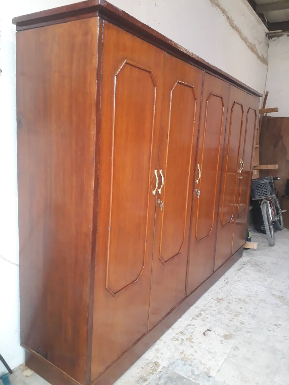 السلام عليكم كنتور خمسة ابواب صاج مستعمل العنوان حي فلسطين قرب صيدلية الاسدي  الاتصال على الرقم ***********
