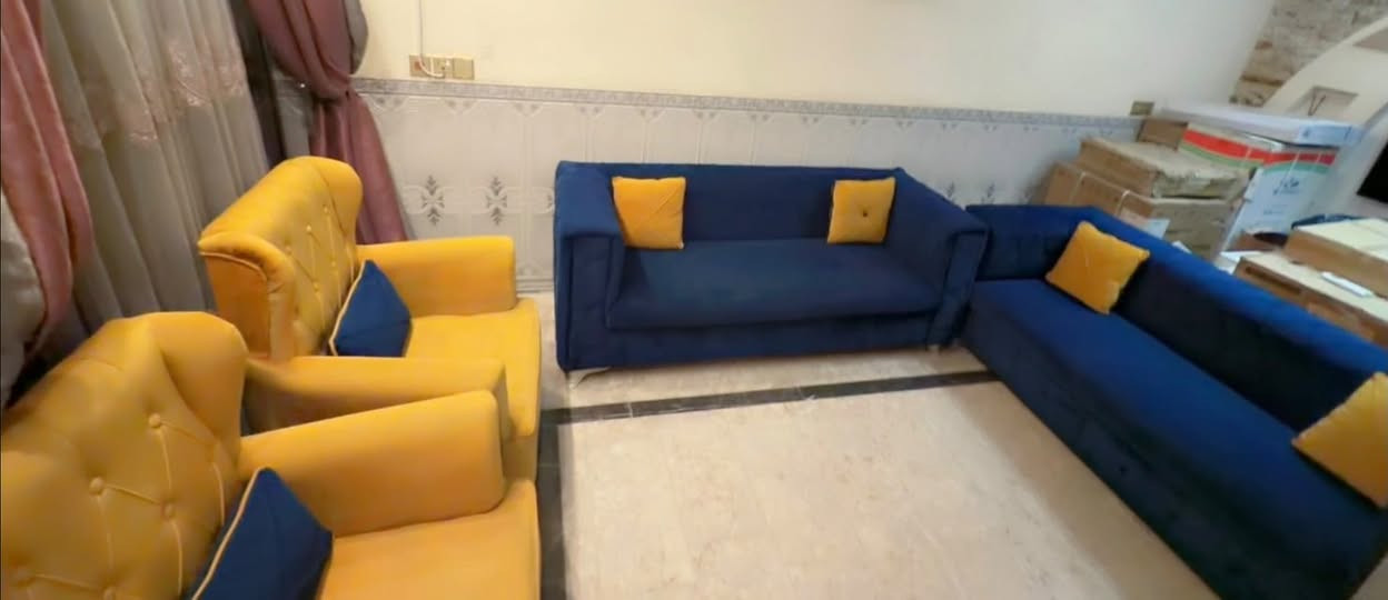 تخم جديد ونضيف
يوجد ضرر بسيط جدا كما موضح
اسفنج جدا قوي وممتاز كراسي عدد ٢ كبار 
وقنفات عدد ٢ اربع مقاعد كبار كامل مع الكوشات
العنوان _ بغداد حي الجهاد _ واتساب ***********
