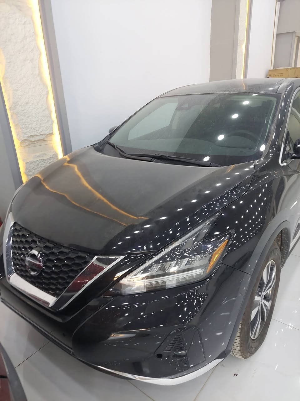 للبيع سيارة مورانو موديل ٢٠٢٣ مامرقم بيها صبغ بنيد وجاملغ بدون شواصي السعر ١٣٥٠٠$مول***********
