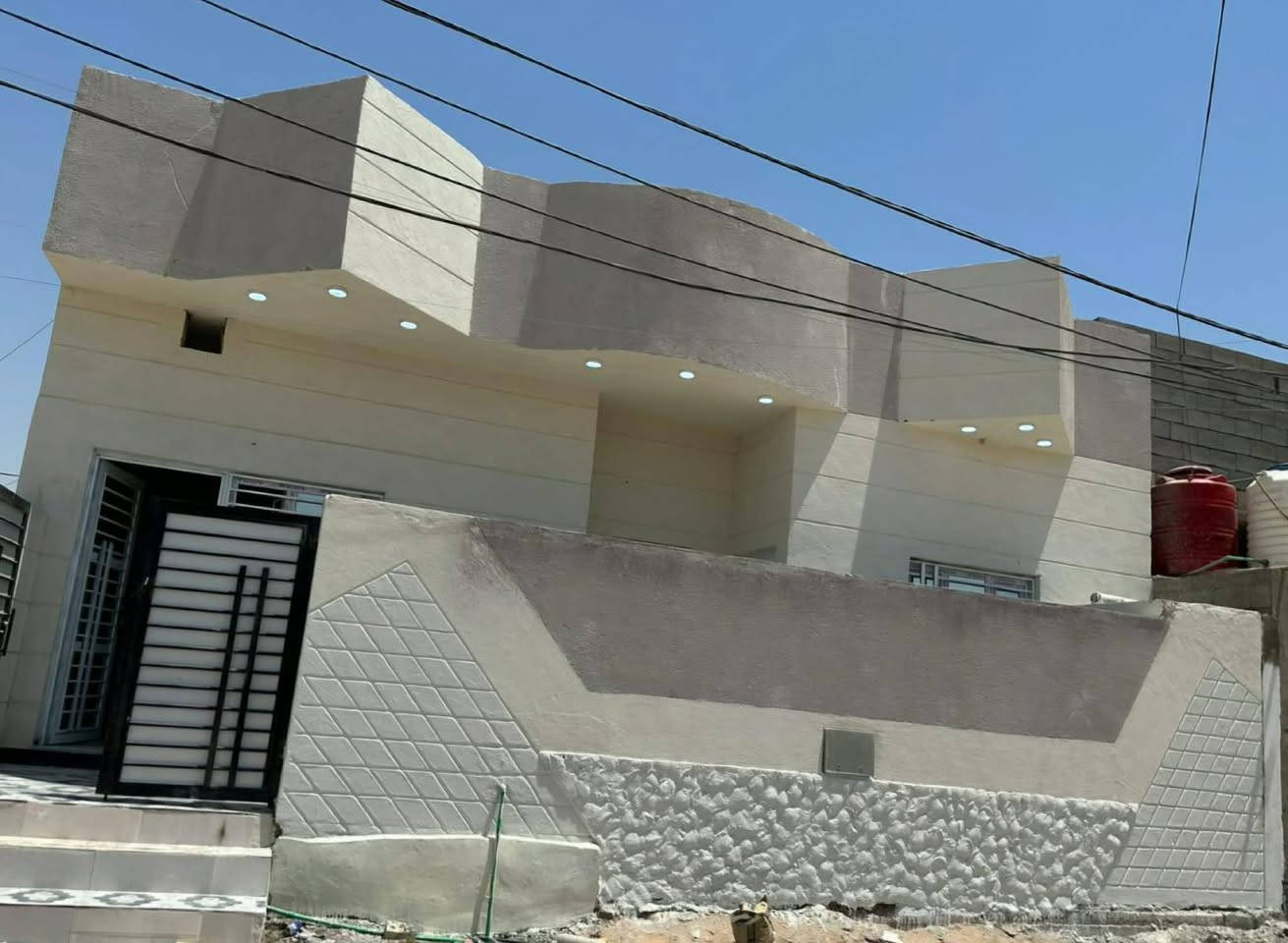 سلام عليكم احبتي الكرام 🌹                            يتوفر بيت للبيع طابو صرف زراعي في الصالحية شارع ابي طالب مساحة ١٠٠ متر مربع(١٠×١٠)ركن على الشارع    السعر 77 بي مجال قليل شراي ينتصل                    ***********
