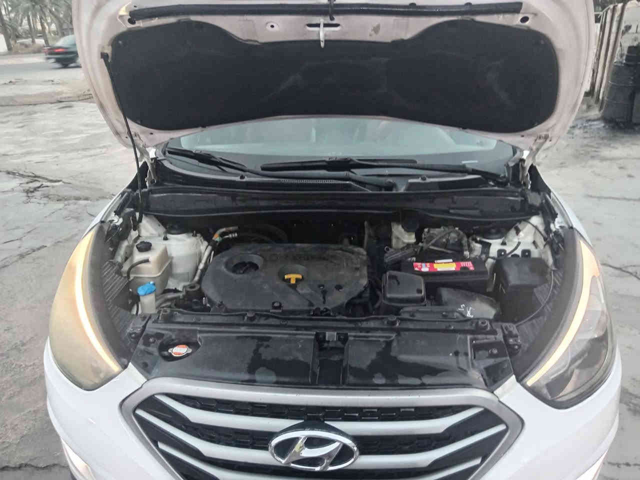 توسان خليجي 2015. سياره نظيفه وجاهزه رقم بغداد سياره مامتعوبه استخدام شخصي مكينه حجم 2000 دوش كير تبريد كفاله السياره ناعمه وبيها تراي زيرو السعر 140  بيها مجال صدر خلفي أمامي جديد ***********. ادامه كامله دواخل بلاديه داخل السياره بعده بريحه الشركه تخم تاير جديد بطاريه جديده السياره جاهزه من كل النواحي بيها رش البنيد وشويه جاملغ وبيها الهلال الخلفي وشويه الباب مكاني بغداد
