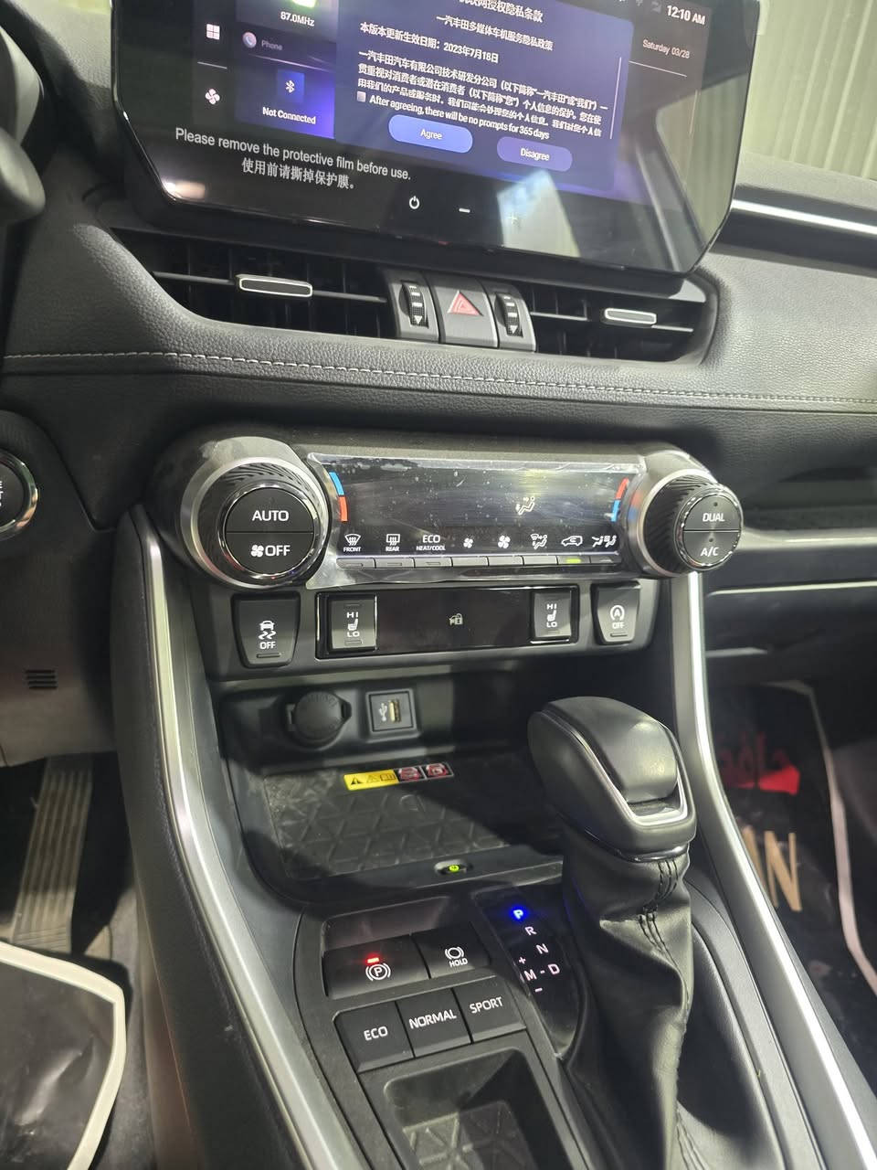 السلام عليكم للبيع راف فور 2023 زيرو وكاله اخوان انتبهوا سياره زيرو ومكفوله ومرقم كامل تحول باسمك مباشر السياره فول مواصفات للاخير بصمه وبانورما وتدفئه تبريد الكشنات وعداد دجتال واربع كامرات ودبل حساس خلف وامامي وكراسي جلد وكهرباء وردار جانبي وامامي وهواي هواي مواصفات بعد السياره رايدها ب45 مليون دينار عراقي للاستفسار الاتصال ***********
