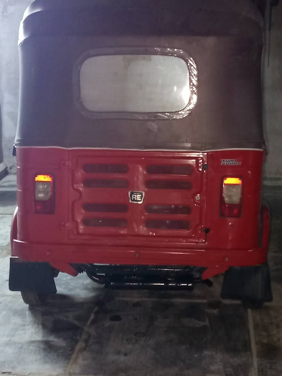 السلام عليكم تكتك موديل 18 بيه ضربه ب الصفحه تكتك مصبوغه عام جماليه تكتك رقم بغداد  السعر 5 و 600 وبيه مجال عنوان بغداد الحسينيه ***********
