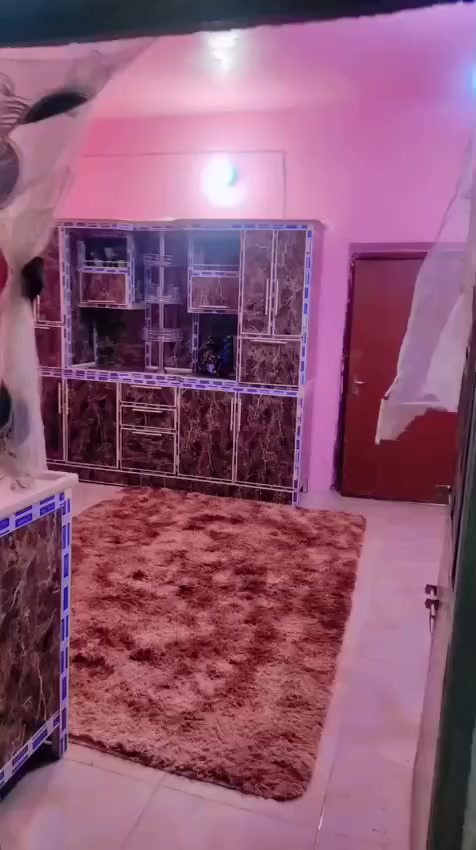 السلام عليكم بيت للبيع مساحه ٢٠٠ متر طابو صرف موقع بعقوبة تقاطع ساده حي الحكيم سعر ٨٥ بيه مجال بناه حديث
*********** ***********
