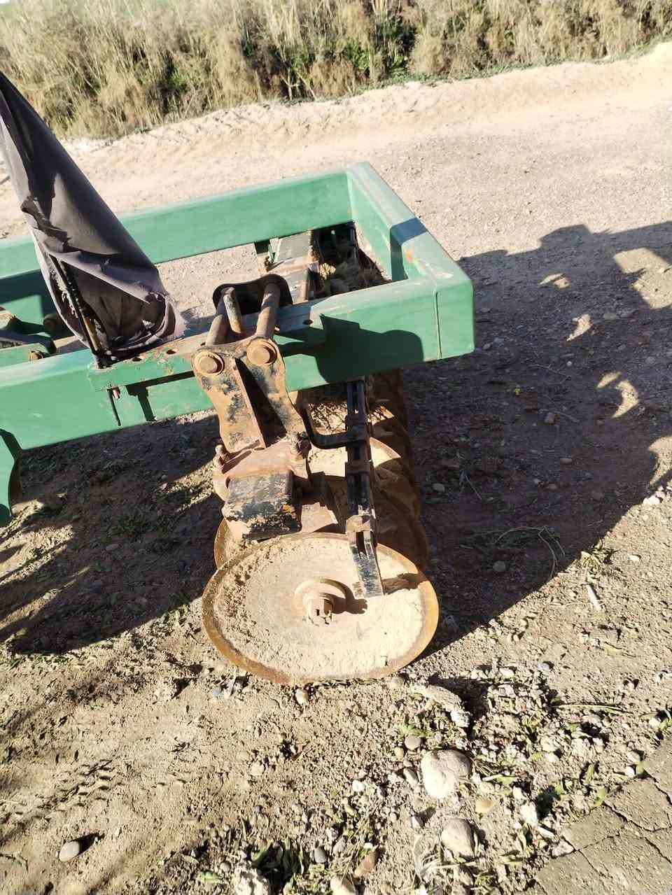 سلام عليكم دسك ترموز باب الاول حجم 20 نضيف كلش وكاروضه تبن للبيع مديل 18من غير عربانته رقم ***********
