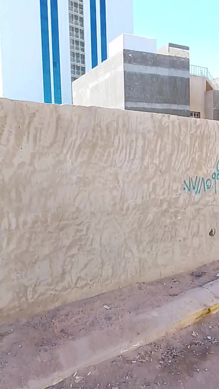 سلام عليكم قطعه للبيع كربلاء الحسينيه شارع سيده زينب عليها سلام مساحه ٩٠٠ تجاريه عله شارعين تبعد عن مركز المدينة كيلو سند ٢٥تحويل اسهم سعر وباقي التفاصيل عل اتصال *********** تصلح لجميع المشاريع
