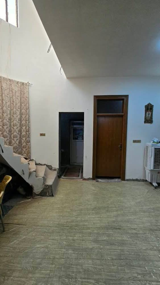 السلام عليكم
ارض زراعيه مع بيتين
مساحه ٥٢٠ متر
سند ٢٥ مشموله بالتطويب
طريق السنيه السياحي
قرب صيدليه رامي
مقابل عياده الثقه لزراعه الأسنان
يبعد عن الشارع العام ٥٠ متر 

الارض تحتوي على بيتين بناء كونكريت درجه اولى ٢٠٢٣

بيت كبير مساحه البناء ٢٤٠ متر 

محتوياته ....

غرفتين طول ٦ م عرض ٤ م 

صاله  ٩×٤ + هول ٨×٤

استقبال ٨×٤

مطبخ ٦×٥

مجمع صحيات داخليه ٤×٢ ونص م

ممر خلفي ٢م 

ممر جانبي ١ ونص م

مجمع صحيات خارجيه 

طرمه ×حديقه ١٤×٥

كراج ٢٠ ×٣ونص م

....................................

المشتمل .....

مساحه البناء ١٠٠ م

 

يحتوي على ..

غرفه ٦×٤

صاله ٧×٤

مطبخ ٥×٣ 

ممر جانبي ١×٤م 

مجمع صحيات 

اساس كونكريت 

سقف عكاده 

تاريخ البناء ٢٠٢٣ 

السعر خاص او الأتصال بالرقم المذكور لكافه التفاصيل المتبقيه 

***********
