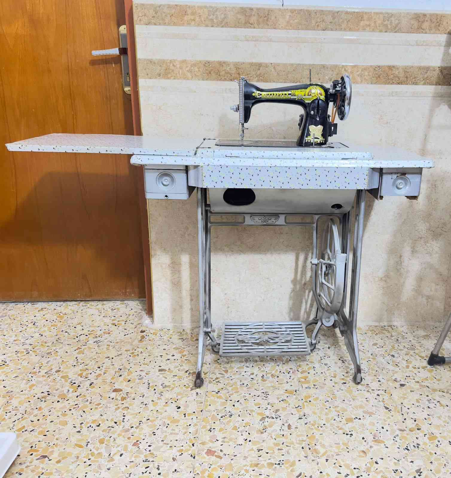 مكائن خياطة عدد 2 وحده ام الفراشة الاصلية باب اول سعرها ١٠٠ الف
والثانية نوع برذر السعر ايضا ١٠٠ الف دينار المكان الديوانية ام الخيل للاتصال ***********
