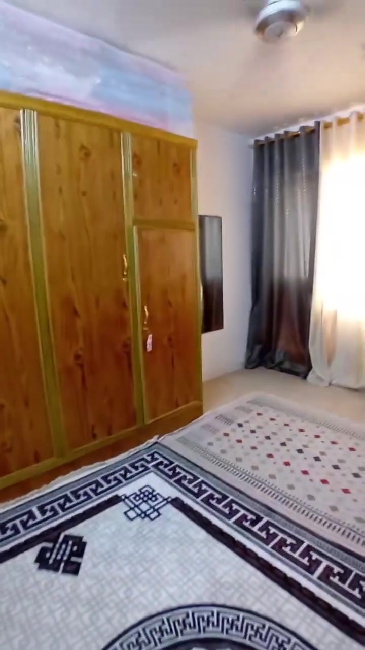 شقة للبيع مع الأثاث
مجمع العزاب عمارة رقم اربعه
غرفتين وصالة
للاستفسار ع الخاص 
***********
