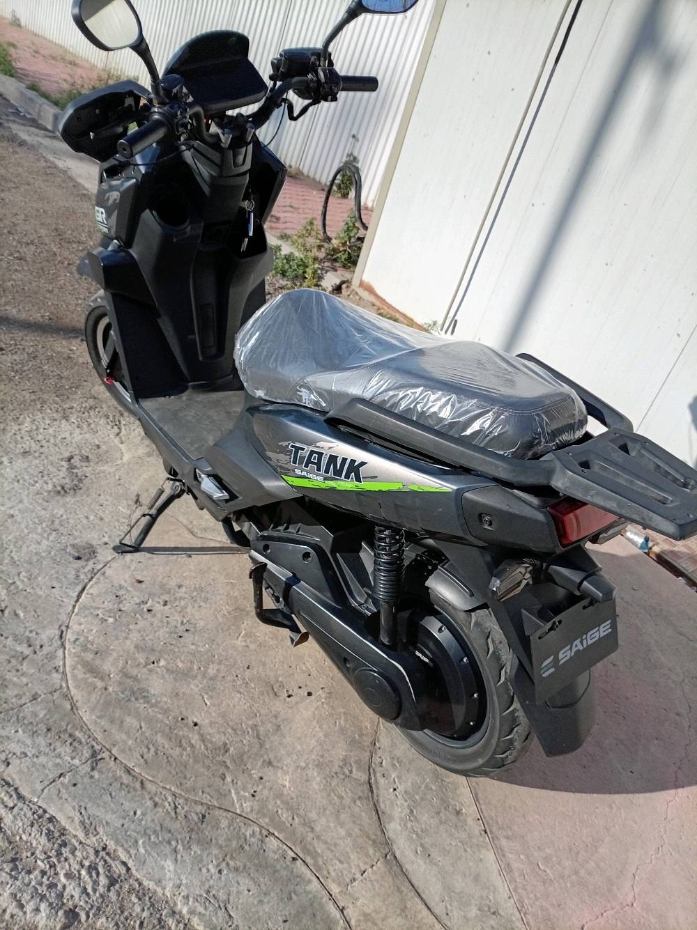 السلام عليكم اباتشي موديل ٢٥ بطاريات ٦ مسطره ملف ٣٠٠٠ دراجه احلى من الصور استخدام شخصي وصل الشراء موجود  سويج بصمتين جاااهزه من كلشي ونظافه كدام العين سعرها ٩٥٠ وبيها مجال دراجه كلش حلوه ونضيفه مكاني بغداد قرب مجلس محافظه بغداد اي استفسار ***********وتساب محمول للشراي فقط