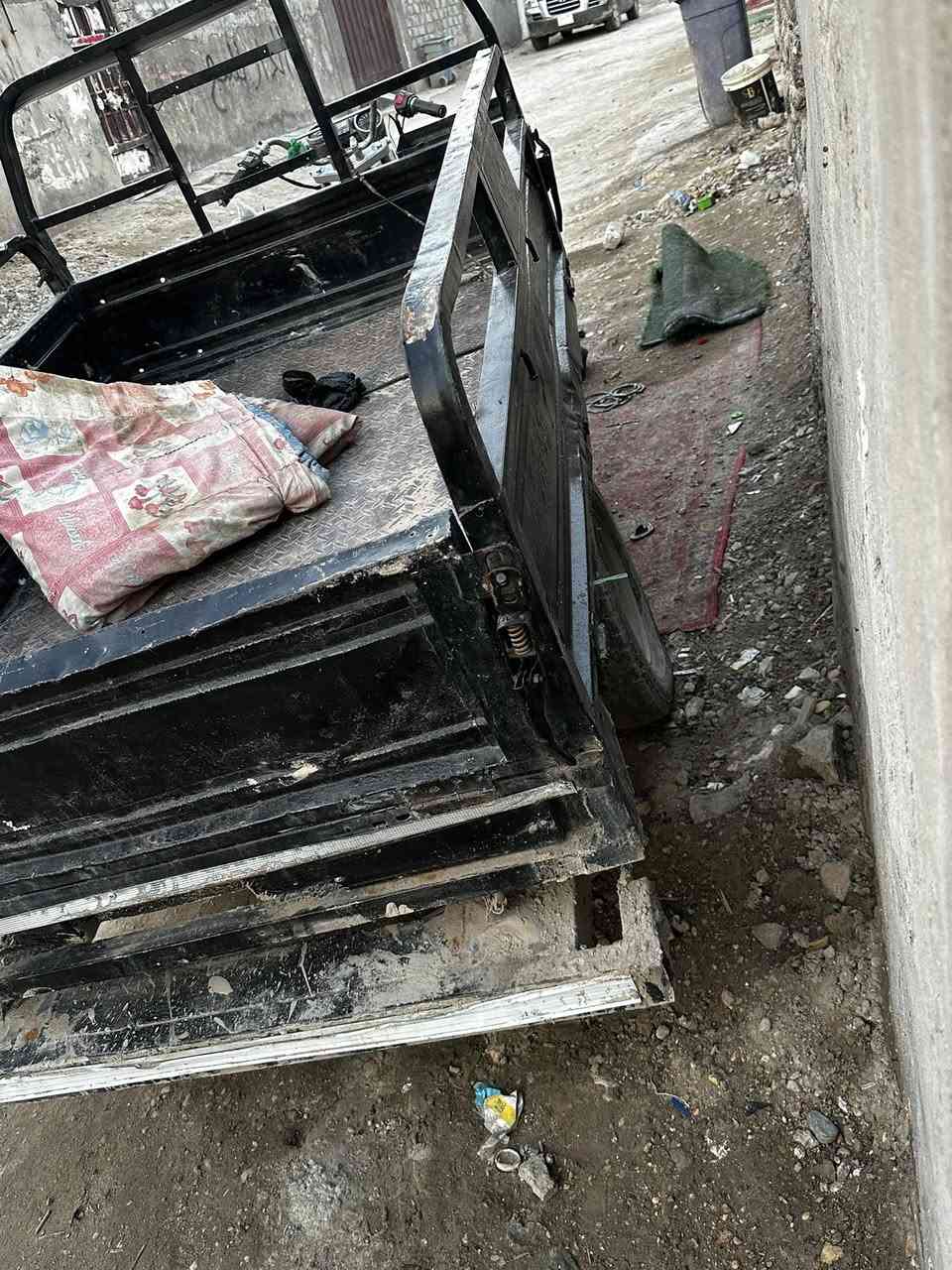 سلام عليكم ستوته للبيع امتي ار شاصي جديد مكفول كفاله دراجه كلك مكفوله عن سرقه الاوراق ضايعه يمي مكان الحله حي العسكري شارع ٨٠ السعر ٦٠٠وبيه مجال الاتصال ع رقم ***********
