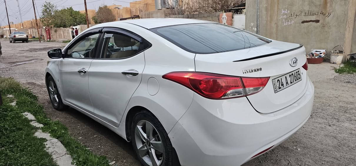 مكلف بل نشر اتصل بصاحب السياره
السلام عليكم الانترا 13  محرك 18 خليجي بدون صبغ  فقط ملاحظات بارد رقم وهزه جديد بسمي لل 31 السعر 117 وبيها مجال ***********    بيع فقط
