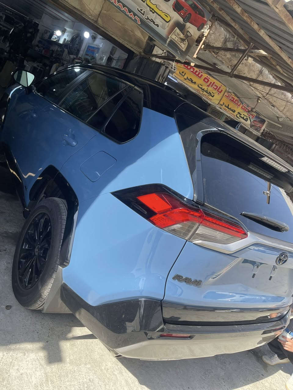 سلامً عليكم RAV4 هايبرد موديل2024 فول 1/1مرقم بغداد حادث موجود بل صور  مكان السيارة بغداد الجديدة  السعر 290 وبيها مجال للشراب السيارة مال جناي ***********
