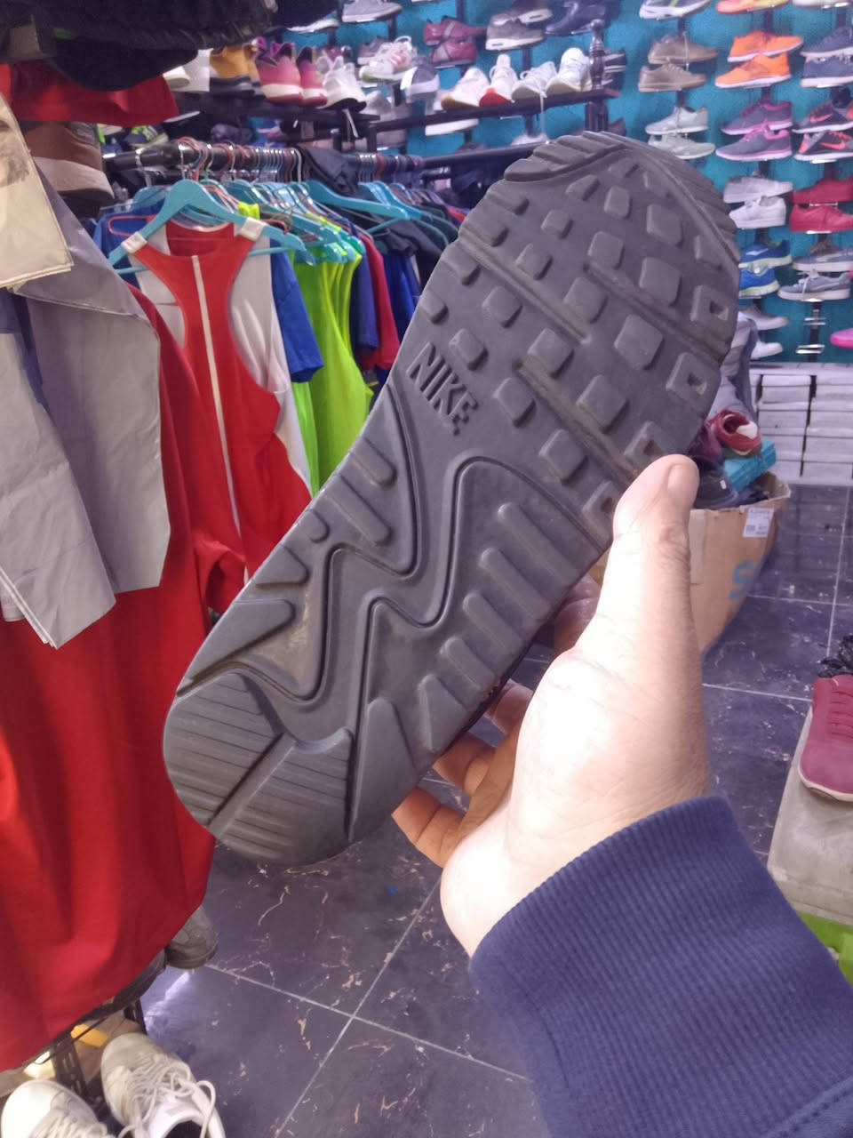 قطعه رشاقه وأناقة ونظافته فول من نايك اير ماكس
القياس..42.5
طول القدم..27سم
المنشأ..ڤيتنامي
السعر.فقط20الف فقط 20الف 
توجد خدمة توصيل كل المحافظات 
للحجز والاستفسار راسلنا واتس اب وماسنجر عله الرقم الموجود ***********ابو ايمن
