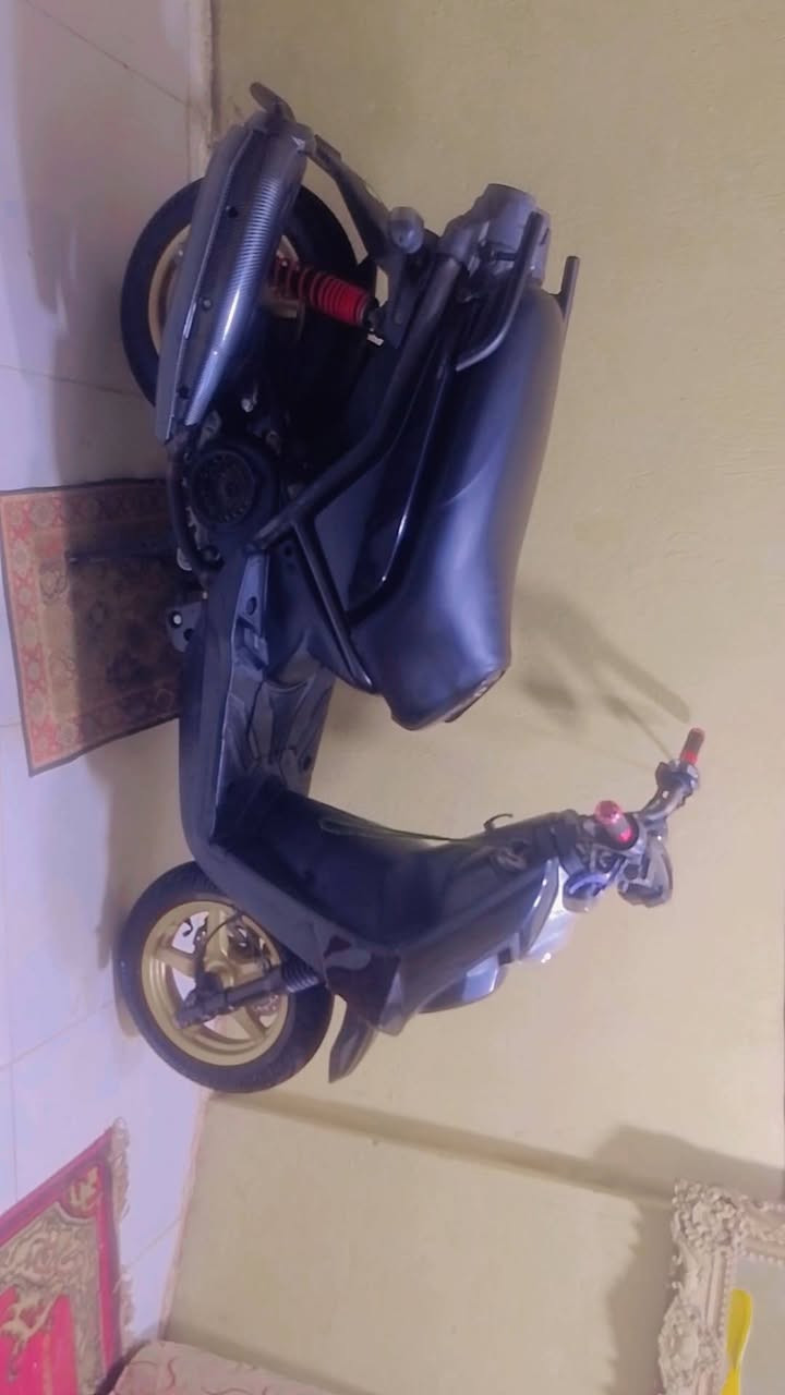 السلام عليكم دراجه سيكنيز للبيع 2014 سعر مليون وبيها مجال مكان بابل ***********
