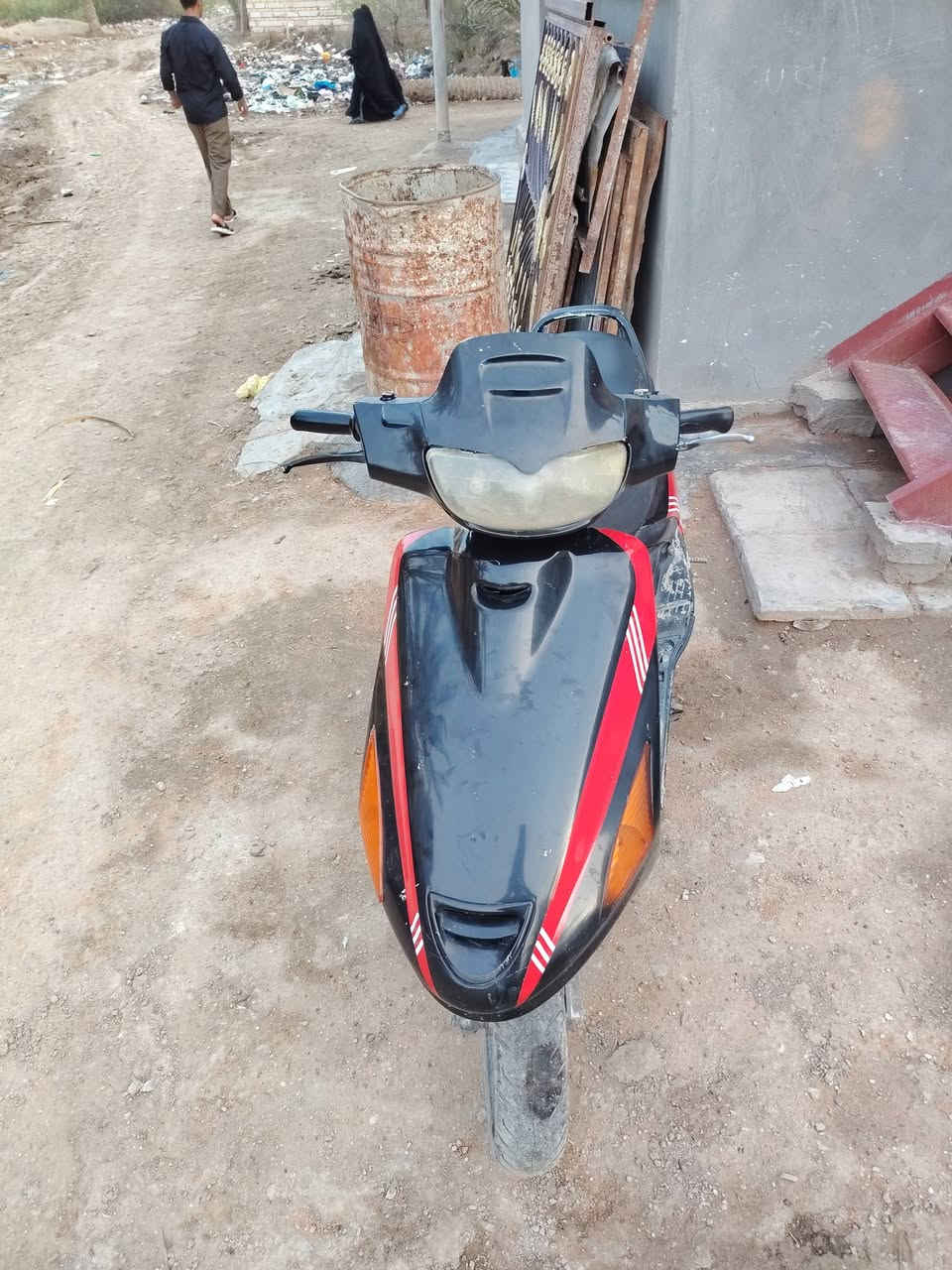 السلام عليكم دراجه فراشه لبيع مفتوحه مر وحد مكانيه شاميه بحي الجمهور رقمي *********** السعر ب325 وبيه مجال
