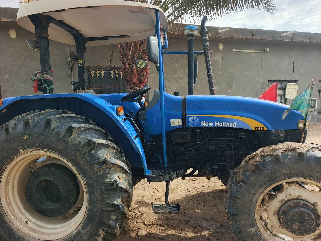 سلام عليكم مكينة نيهولند للبيع موديل2012محرك كير شرط كرهبايات كلة شغالة مكينة جاهزة مجهزة العنوان ديوانية قضاء سومر   لل استفسار اتصال علئ الرقم ***********
