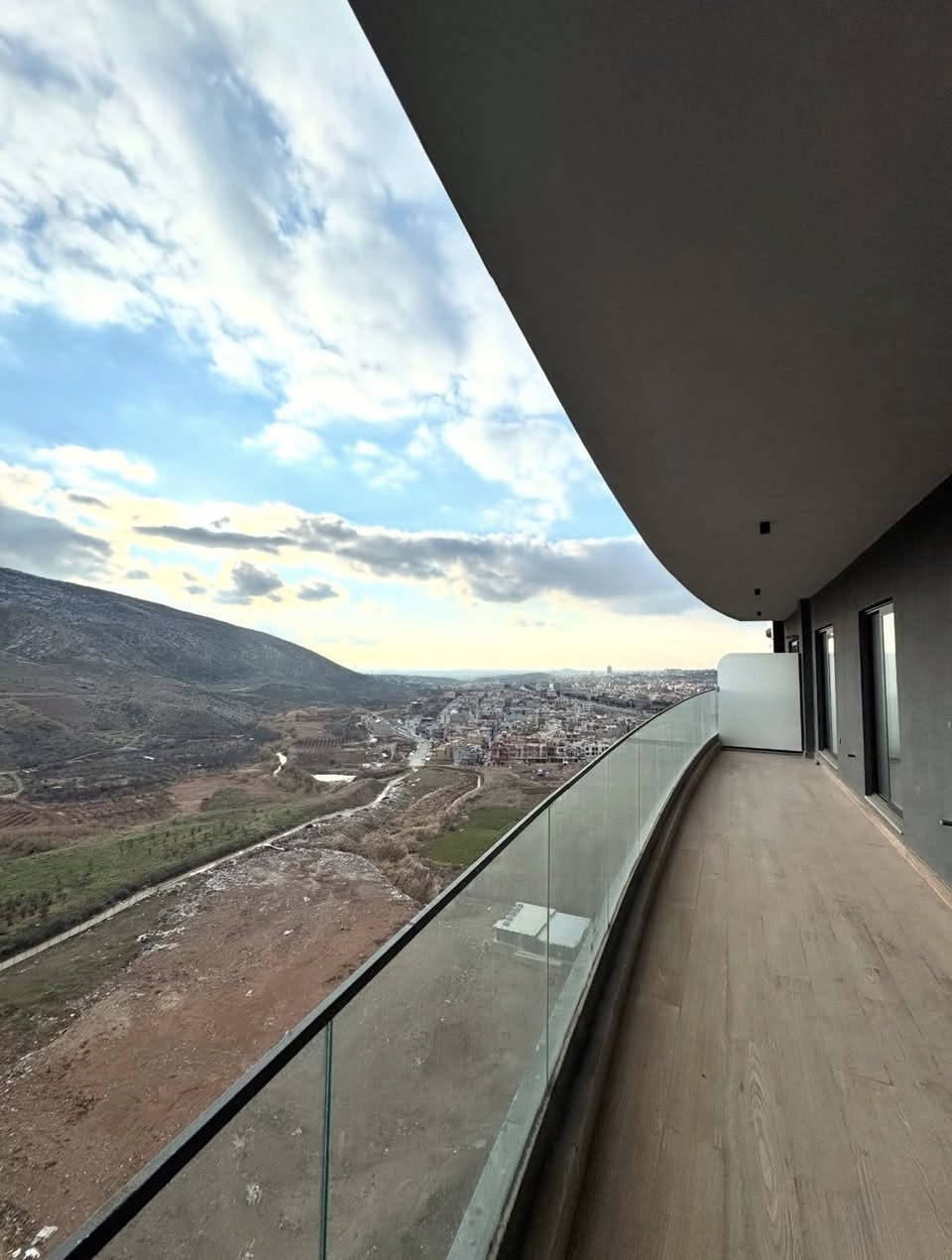 ‼️ سعر مناسب
شقة للبيع في مجمع ‏/ Prime View / بحالة ممتازة و بموقع و واجهة مميزة

‼️ اذا كنت ترغب في بيع شقتك او شراء شقة يمكنك التواصل معنا على الارقام التالية 

مجمع / Prime View / دهوك
الواجهة / جنوب
المساحة / 169 م

 غرف نوم عدد 3 /  استقبال /  مطبخ /  صحيات / بلكونة
 
‏‎‏‎للاستفسار الاتصال على
‏‎‏‎مكتب VIP للعقارات / دهوك 

*********** /  ***********

‏‎‏#realestate #duhok #primeview #explore #viral⁩⁩
