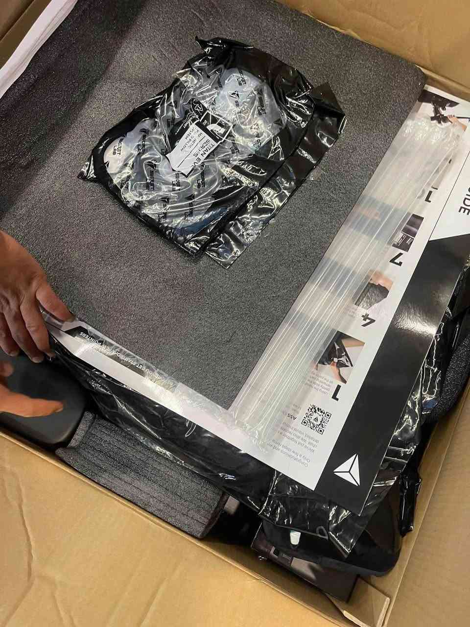 السلام عليكم

موجود كرسي    Titan evo - Secret Lab

مخمل مطعم بشاموو

ماركة معروفة وفاخرة ومن القطع النادرة بالعراق 

 ممكن تبحث عنه وتشوف 

سعره وصناعته …

السعر 350 عدا التوصيل بغداد, العراق


**إذا كنت صاحب هذا الإعلان وتريد حذفه لأي سبب، رجاءا أرسل رسالة إلى الدعم الفني**