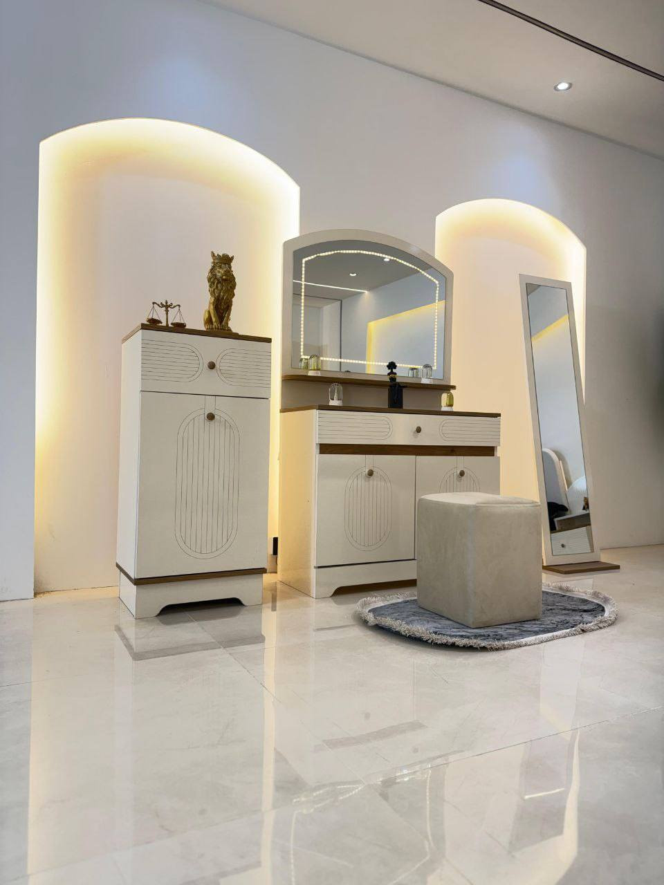 موديل لامين
*9قطع* 
تصميم شركة اسد الميزان
راس السرير ستافور✅
قماش خاولي✅
برغي  وجوي حديد✅
سرير دبل جك✅
كنتور رفوف✅
♦️كنتور 3متر
♦️ كومدي عدد2
♦️سرير200 سم*180سم
♦️ميز تواليت متر   
السعر مليون وربع


**إذا كنت صاحب هذا الإعلان وتريد حذفه لأي سبب، رجاءا أرسل رسالة إلى الدعم الفني**