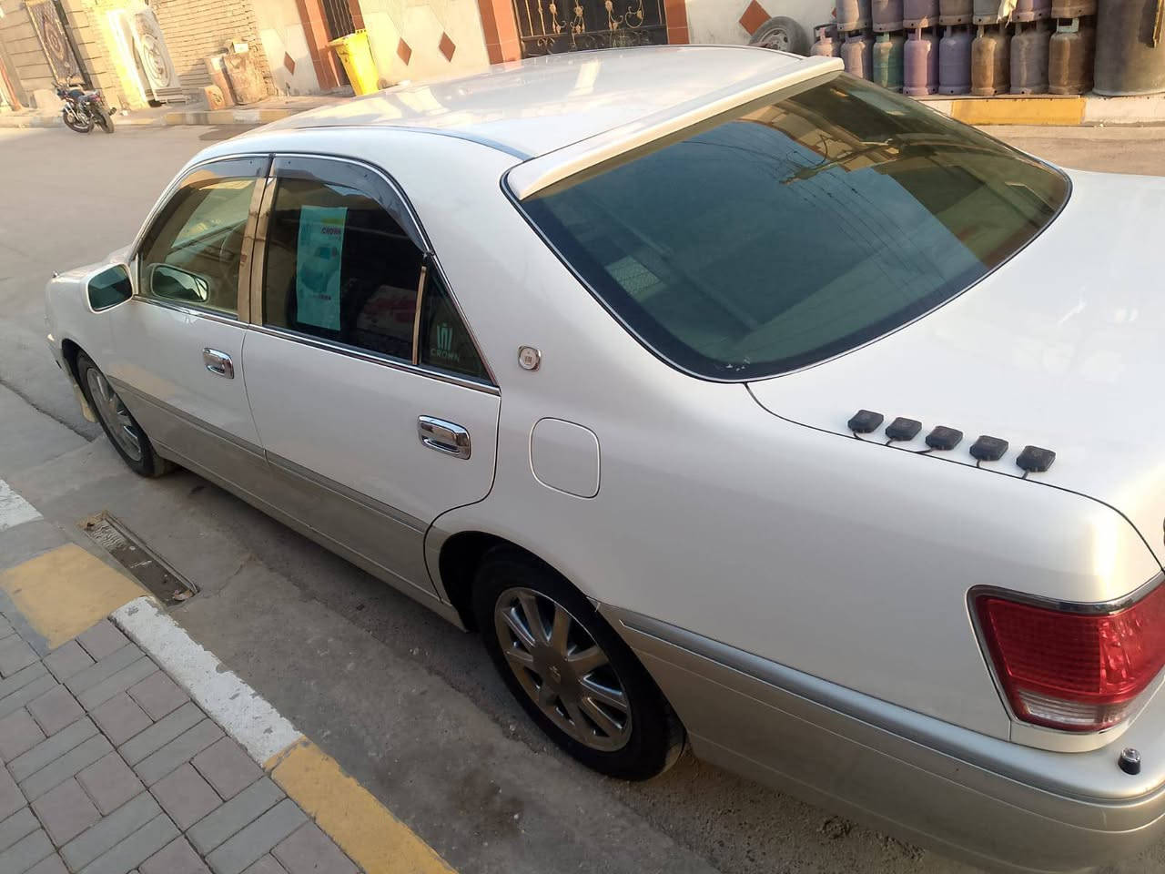 السلام عليكم سياره أدوات كراون للبيع مكفول عامه من طخه سياره ثلات دكم كر ستال  ٧٥ديفوار كبير سياره حلوه كلش لادار كاميرات أما مي خلفي رقم الهاتف  , *********** العنوان صلاح الدين قضاء دجيل
