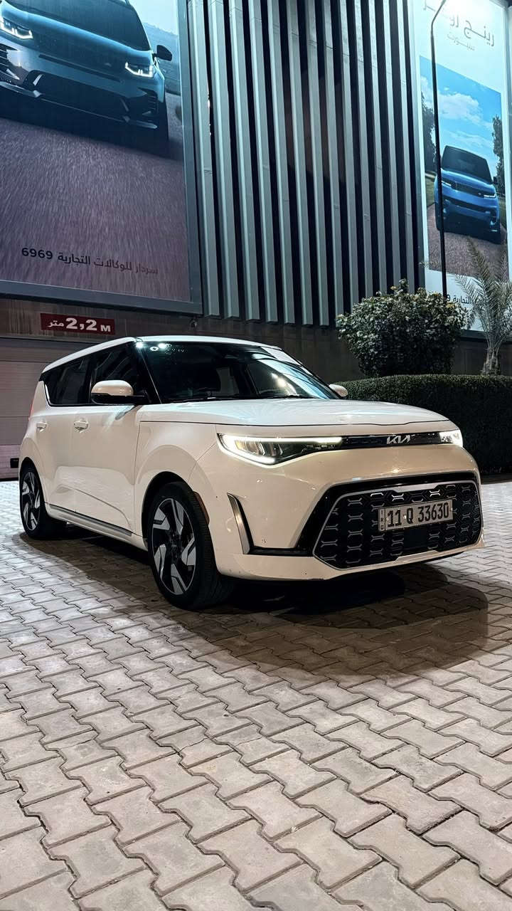 سلام عليكم
للبيع كيا صول موديل 2023  جتي لاين 

حجم المحرك 2000 دوش ماشيه 40 الف

اعلى فئة  بالصول فول  موصفات خاصه تجي فتحه وبصمه وشاشه ايباد وبجم عدسه زنون بلادي سايد بريك بصمه ابواب بصمه 
كشنات كهرباء كشنات تدفه شاحن وايرلس تبريد بيانو رادار امامي شغال رادار خلفي رادار يمنه ويسره حساس اطارات كشاف امامي شغال نضمه قياده
 السياره جديده كلش 
لد امامي شغال لد خلفي شغال اشاير بل مري ولكب كروم حجمه 18  وبيبان حمر بلادي اناره داخليه دمام صوت امامي وخلفي 
 تشغيل عن بعد اطفاء ذاتي 
انضمه قياده السياره وارد امريكي 
ايرباك بردة مبدل باب خلفي اصلي نفس لون صبغ من جاملغ صور الحادث مرفقه   
السيارة بأسمي 
للأستفسار ***********
