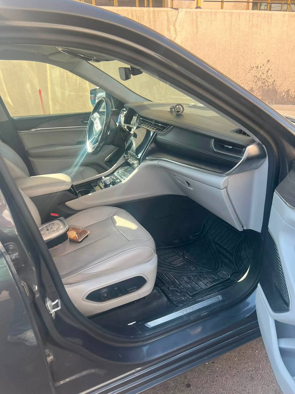 جيب اوفر لاند 7 2022  فول الفول فور ويل "
🔥سنويه باسمي رقم بغداد  🔥

✅ دفع رباعي ذكي AWD
✅ قوة وعزم ممتازين مع صرفية اقتصادية
✅ شاشة عدادات رقمية كاملة
✅ 2  كامره السياره :

🩸نظام مودات القياده 
🔹 Eco (اقتصادي)
🔹 Normal (عادي)
🔹 Sport (رياضي)

أنظمة الأوف رود:
✅ Crawl Control السير البطيء التلقائي
✅ Hill Descent Control النزول من المنحدرات
✅ Hill Start Assist المساعدة بالصعودة

✅ حساسات أمامية وخلفية
✅ مثبت سرعة راداري ذكي
✅ الحفاظ على المسار ومساعد القيادة
✅ دخول وتشغيل ذكي بدون مفتاح

✨ تجهيزات الفخامة:
✅ كراسي جلد فاخرة
✅ تحكم كهربائي بالمقاعد
✅ تدفئة وتبريد للمقاعد الأمامية
✅ مساج للمقاعد الأمامية
✅ ذاكرة لمقعد السائق
✅ سقف بانورامي
✅ شحن لاسلكي سريع
✅ إضاءة داخلية محيطية
✅ نظام صوتي فاخر
✅ مخارج تكييف خلفية

🛡️ أنظمة الأمان:
✅ فرملة طوارئ أوتوماتيكية
✅ تحذير الاصطدام الأمامي
✅ مراقبة النقطة العمياء
✅ تنبيه الخروج عن المسار
✅ وسائد هوائية متعددة
✅ نظام ثبات إلكتروني متطور 

حادث بنيد
سياره احله من الصور بالف مره 
السعر٢٩٥
عنواني شارع فلسطين  ***********
