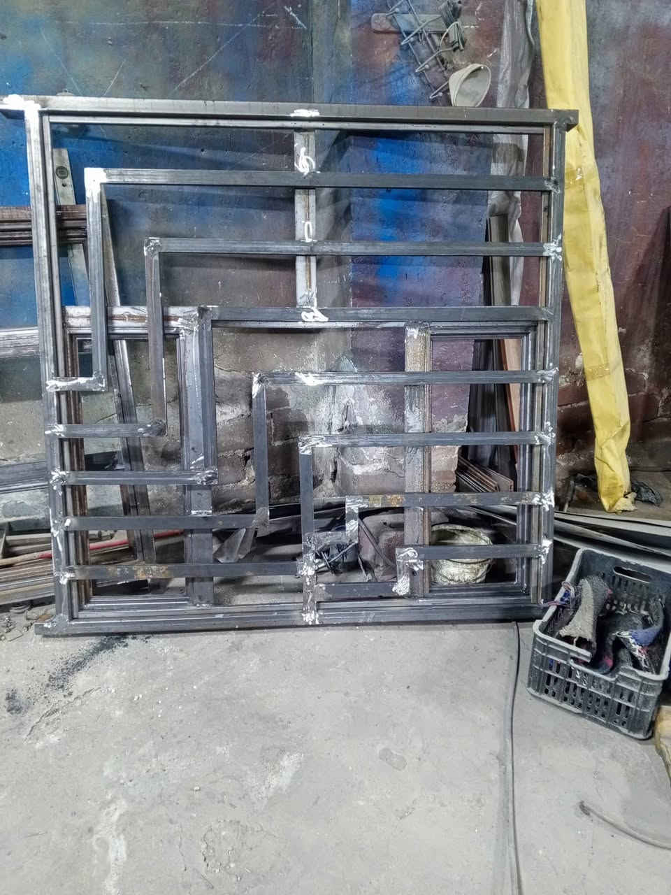 🔥 لا تحتار ويانه… شغلك مضمون 100% 🔥
نسويلك أحسن وأرتب أعمال الحدادة 👌
🪟 الشبابيك
🚪 الأبواب
🛠 أبواب قاصة تفصيل
🧱 المحجرات بكل الأنواع
🏠 الدرج الخارجي شغل مرتب
⛱ السقائف الحديثة
🔩 الكيس بان بأحسن جودة
✅ شغل نظيف ودقة عالية
✅ أسعارنا بنسب السعار ومناسبة للجميع
✅ سرعة بالتنفيذ وتسليم مضبوط
🎁 هدية + صبغ أساس أحمر ضد الزنجار مجاناً
عدنه نضام قسط أو نقد استفسار مراسله صفحه أو اتساب 
📲 واتساب واتصال:***********
