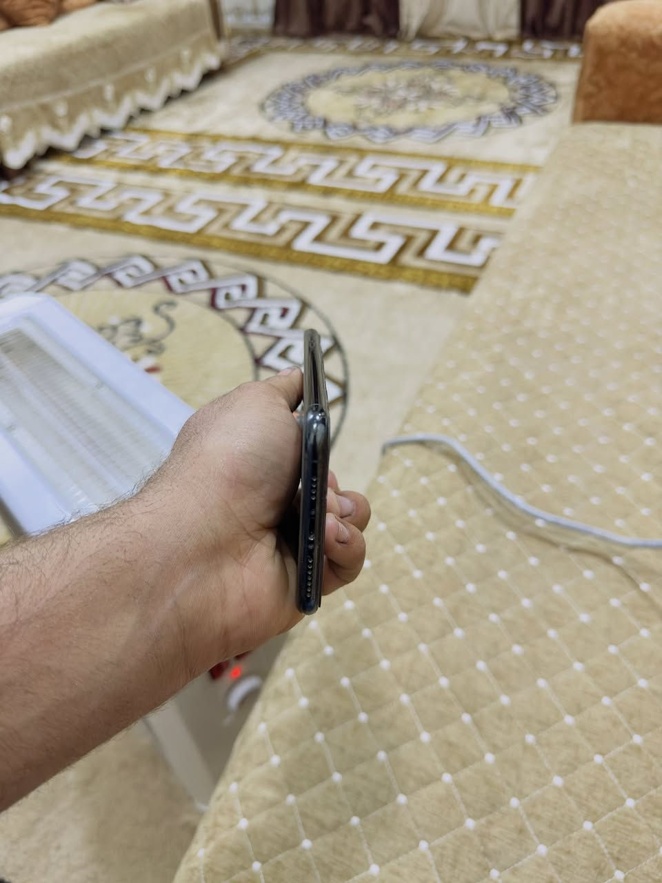 السلام عليكم اخوان 
ايفون 11 برو ماكس 
بلادي مامبدل بي شي
ذاكرة 256 بطارية 🔋 75
مكان ديالى ***********0
