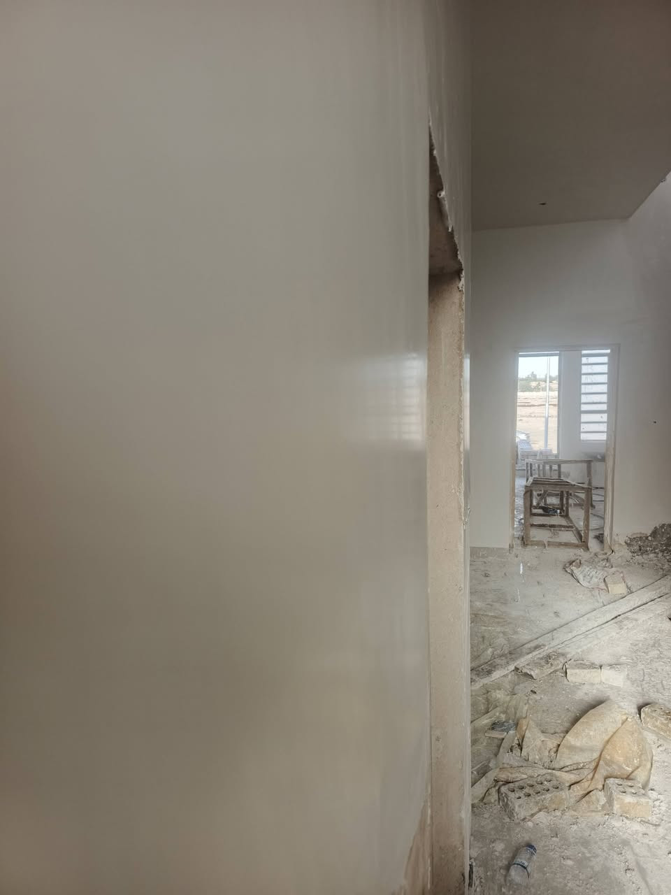 بسم الله الرحمن الرحيم على بركة الله تعالى لبخ درجه اوله اسمنت جص بورك متفرغ حالين شغلي باليوميه اليوميه فقط من 40الى 50 والي ريد  عل المتر هم عادي اني بخدمه الرقم *********** او مرسله على اوتساب ومن الله التوفيق 🤍
