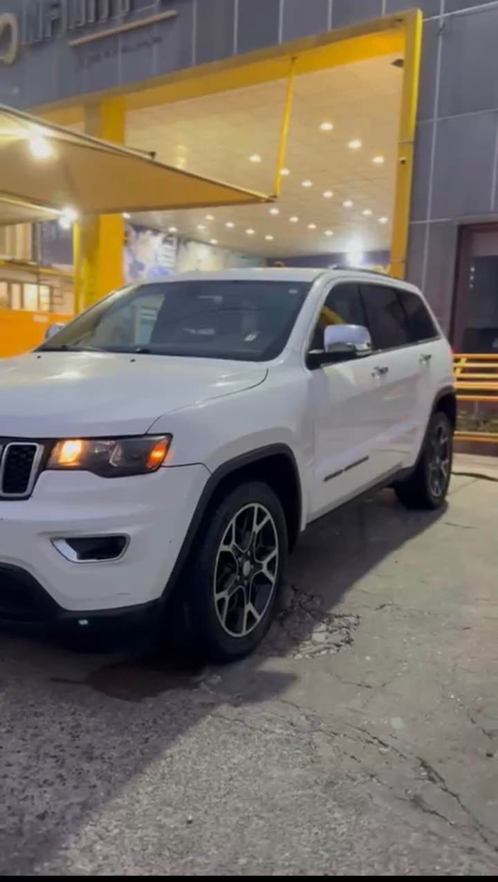 جێپ لاریدۆ ٢٠١٨ سەیارەکە ٣ پارچەی ڕەشە و هیچی تر کتابی جام ڕەشی لەگەڵایە فول فول مواسەفاتە بۆ زانیاری زیاتر *********** سعری ٢٤٠ معامەلە السليمانية, العراق
