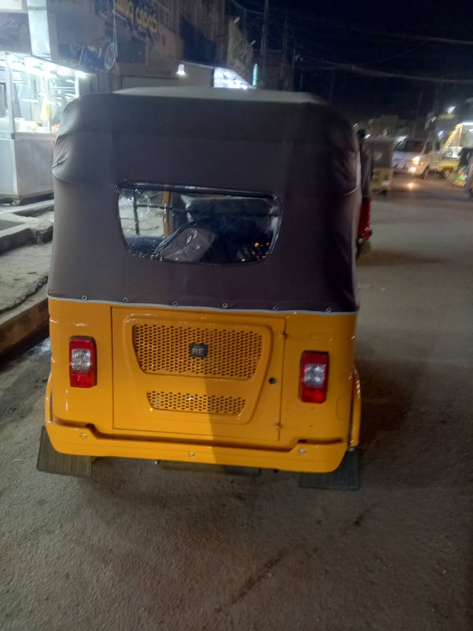 سلام عليكم 22 مضلع  ام لكنر محسوبه عل 23 رقم وسنويه  تكتك تبوع عله خت جديده  مكاني نهيت حيور سبع قصور شارع ابو علي رقم لهاتف ***********
