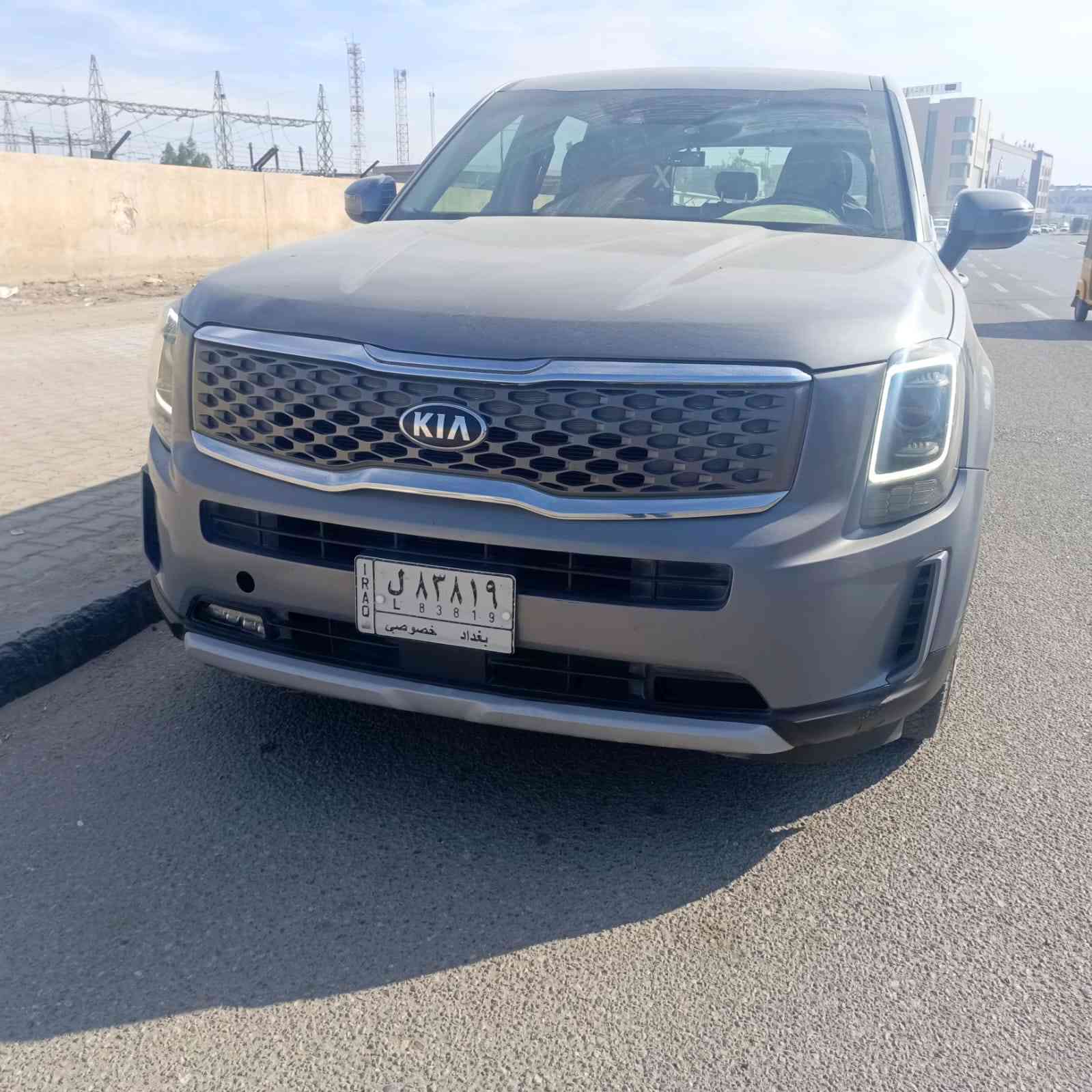 كيا تلورايد وارد امريكي 2021
اللون رصاصي بحري
الفئة LX
المساحة المقطوعة 80 الف 
الحادث جاملغ وبنيد متبدلات
بيه باب خلف الراكب مصبوغ حادث في العراق  التصليح درجة أولا 
مواصفات ومميزات السيارة 
سايد بريك بصمة 
حساسات خلفية 
رادار امامي 
مانع انزلاق 
تشغيل عن بعد
كشنات جلد 
تبريد قطعتين 
كامره خلفيه 
فور ويل
7 راكب 
ايرباك دركه فقط وتحت الستيرن 
رقم بغداد مشروع وطني
السيارة موجودة في البصرة 
السعر 240 ورقة وبيه مجال 
الإتصال على الرقم 
***********
