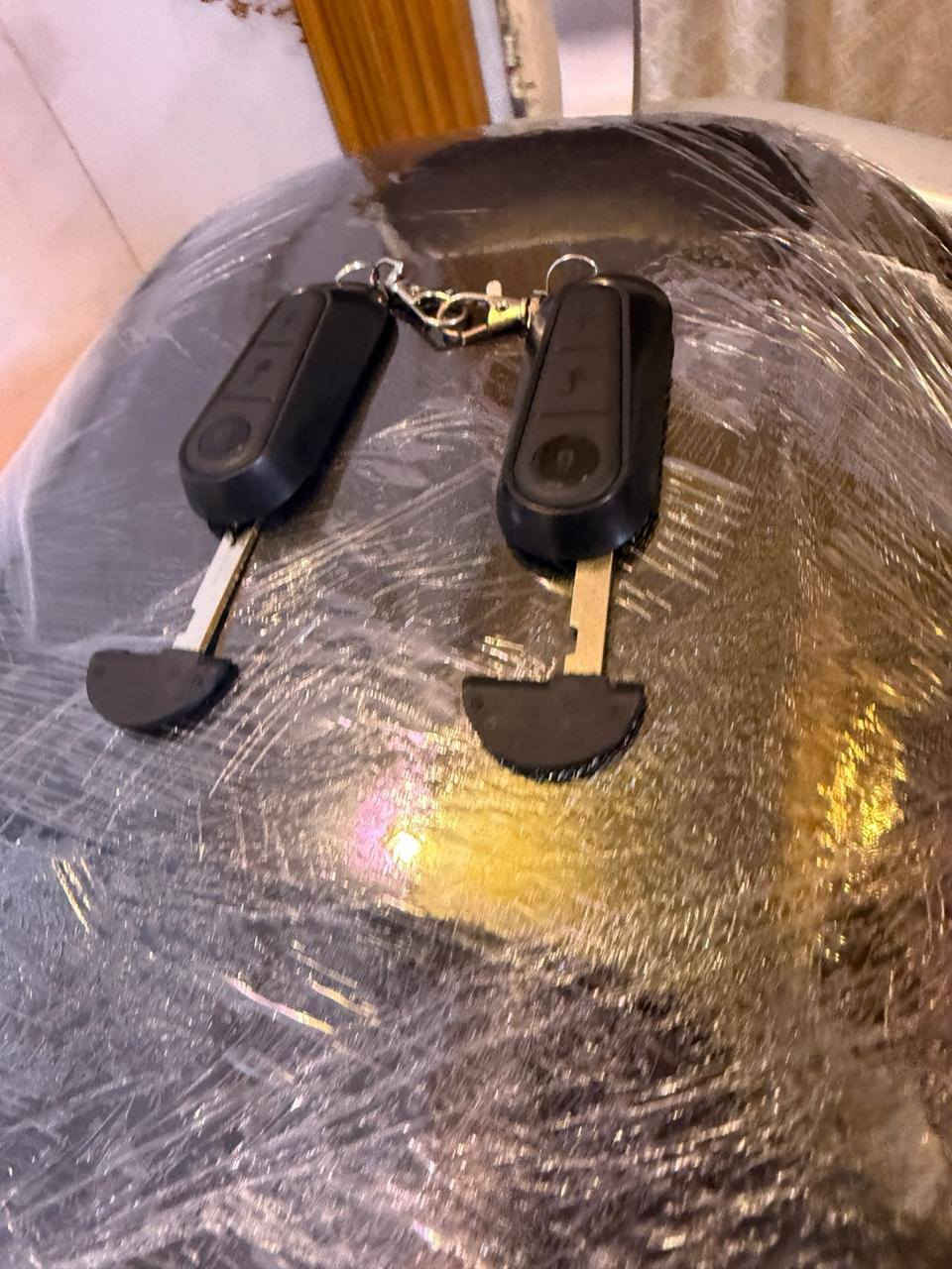 دراجة جديده  شخطه مابيها استعمال اقل الشهرين وحش الكون ب حالة الوكاله  ملفها 2000 و/ 6 بطاريات و/2 بصمه و/2سويج و/مثبت سرعه و/نظام بگ /ونظام بارك و/مثبت سرعة/ لايت زنون/ نظام ضد السرقه  وباقي المواصفات فوووول 
العنوان بغداد للتواصل *********** بغداد, العراق
