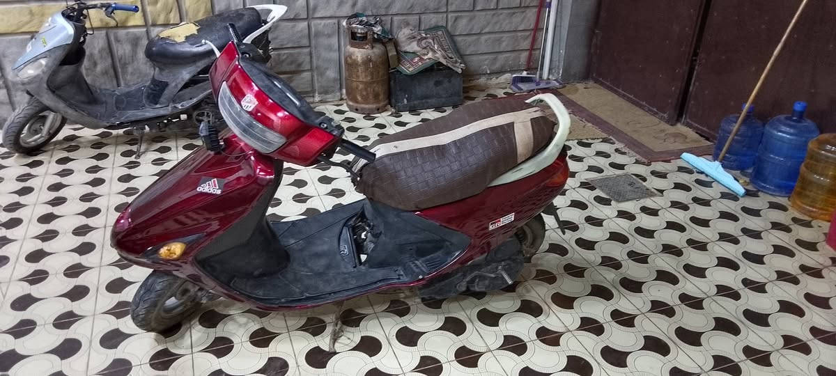 السلام عليكم دراجه فورتي  السرعه 140 دراجه حلوه وكامله كلوبات شاير كلها شغال ماكينه ما مفتوحه مكاني ديالى خالص هبهب سعر 275وبيها مجال وهذا رقمي***********
