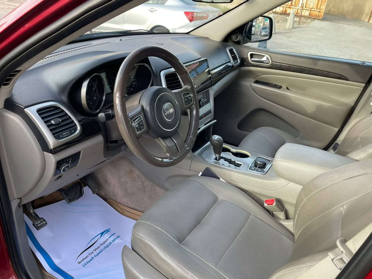 السلام عليكم 
للبيع جيب لاريدو 
موديل2012
خليجية سيارة 
فول مواصفات 1/1
سيارة بيها قطع صبغ 
صور سونار ب منشور 
سعر132وبي مجال قليل 
الاتصال***********
مكاني بغداد حي قادسية
