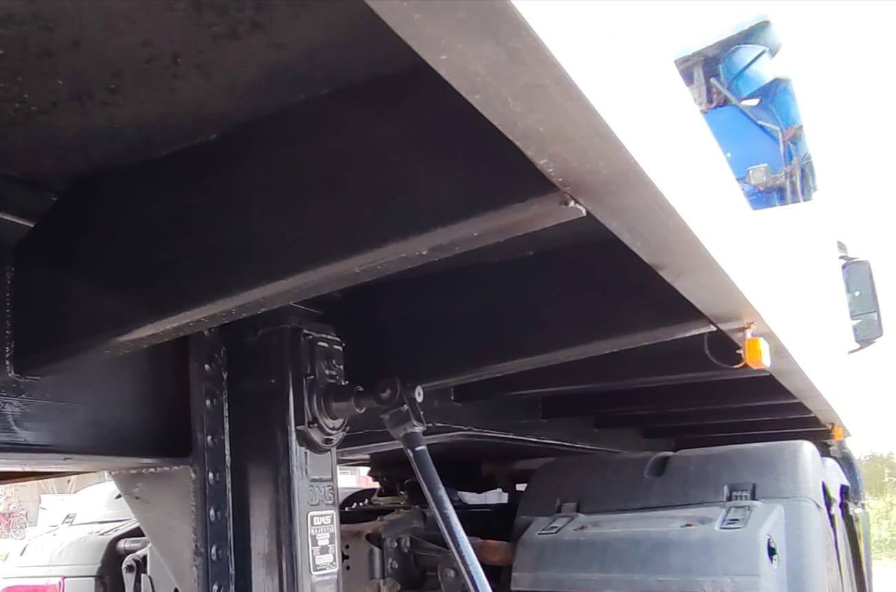 سلام عليكم . عربانه حداديه  للبيع شاصي ١٤ دناكير ١٤ صيني جتف ٧ طول ١٣/٦٠ مكفولة وجاهزه  سعر ١٢٥ عنوان ديالى خانقين   ***********
