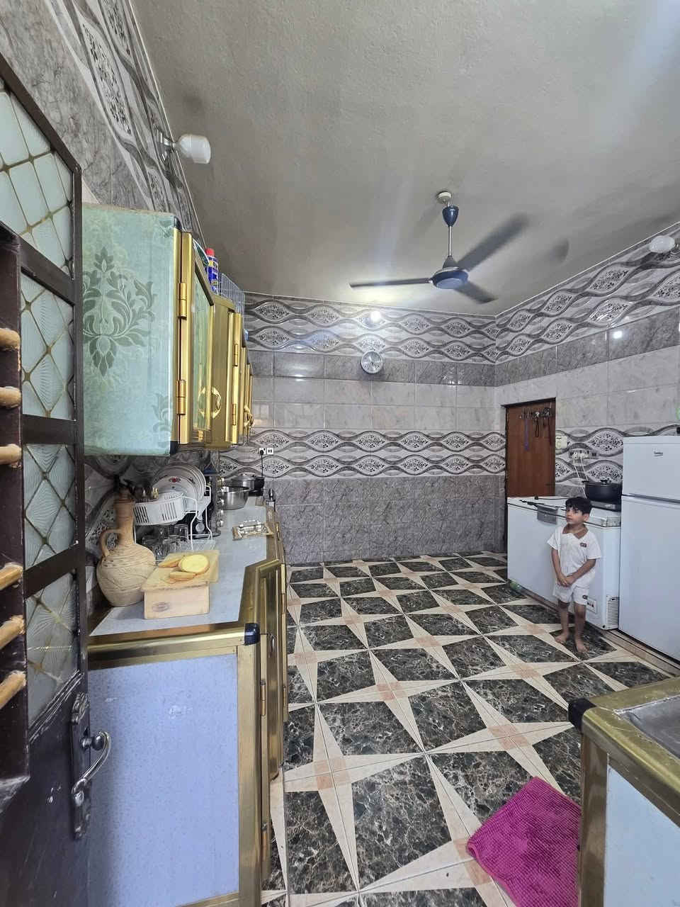 [[بسم الله الرحمن الرحيم]]
🏡     🏘      🏚 

#يوجد_بيت_ركن_طابقين_للبيع

#العنوان  الفلوجة 
#المنطقة تأميم الثانية // قرب نهر فليح

✅المساحة : 250م
⬆️ الوجة : 12.50م
🏞️النزال : 20م
 
غرف 4
استقبال 
صالة
مناور
مطبخ
صحيات 
الارضية سيراميك 
السطح شتايكر

  
                       #بناء 🧱 : طابوك 
      
     #شارع 🏞️⬆️⬆️ : 8م كامل الخدمات

  #السعر_محدد_من_قبل_البائع 
    
        
        ⚖️⚖️   نوع الملك : طابو صرف تحويل مباشر  🏙 

            #السعر💰💸:  163 مليون وبي مجال

__________________________________

للأستفسار⛔🖲️ : مراجعة 
🥇#مكتب_الرافدين_للعقار 🥇
العنوان شارع المنجزات تقاطع جامع التقوئ مجاور محطة المتميز المركزية لغسيل السيارات 🚗🚖
__________________________________

#ملاحظة//📋📑 اذا لديك عقار تريد تعرضة للبيع او تريد تشتري عقار قم بمراسلة الصفحة او اتصال على لارقام الموجودة+ واتساب
            
         #للأتصال_او_واتساب 📞  ***********
         #للأتصال_كورك.   📞.      ‏‪***********‬‏

#بيع_وشراء_الدور_السكنية_والزراعية_العقارات_في_مدينة_الفلوجة #مكتب_الرافدين_للعقار_بيع_وشراء_العقارات_بسعر_مناسب
#عقارات_الانبار_الفلوجة
