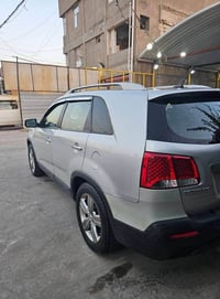 سورنتو 2013   رقم بغداد بأسمي  6v dosh  7راكب   3 قطع تبريد   السياره ...